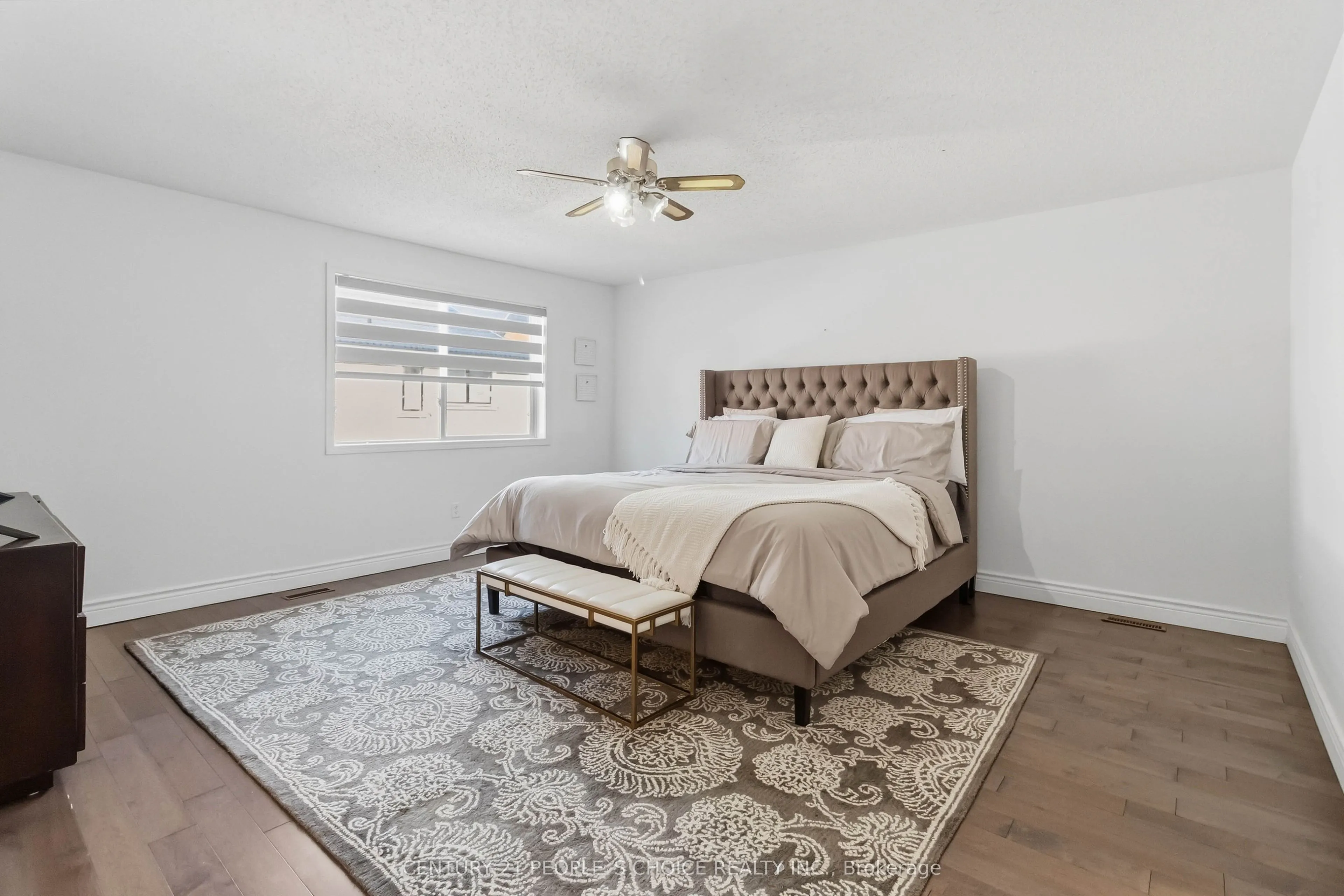 1580 Earl Crescent