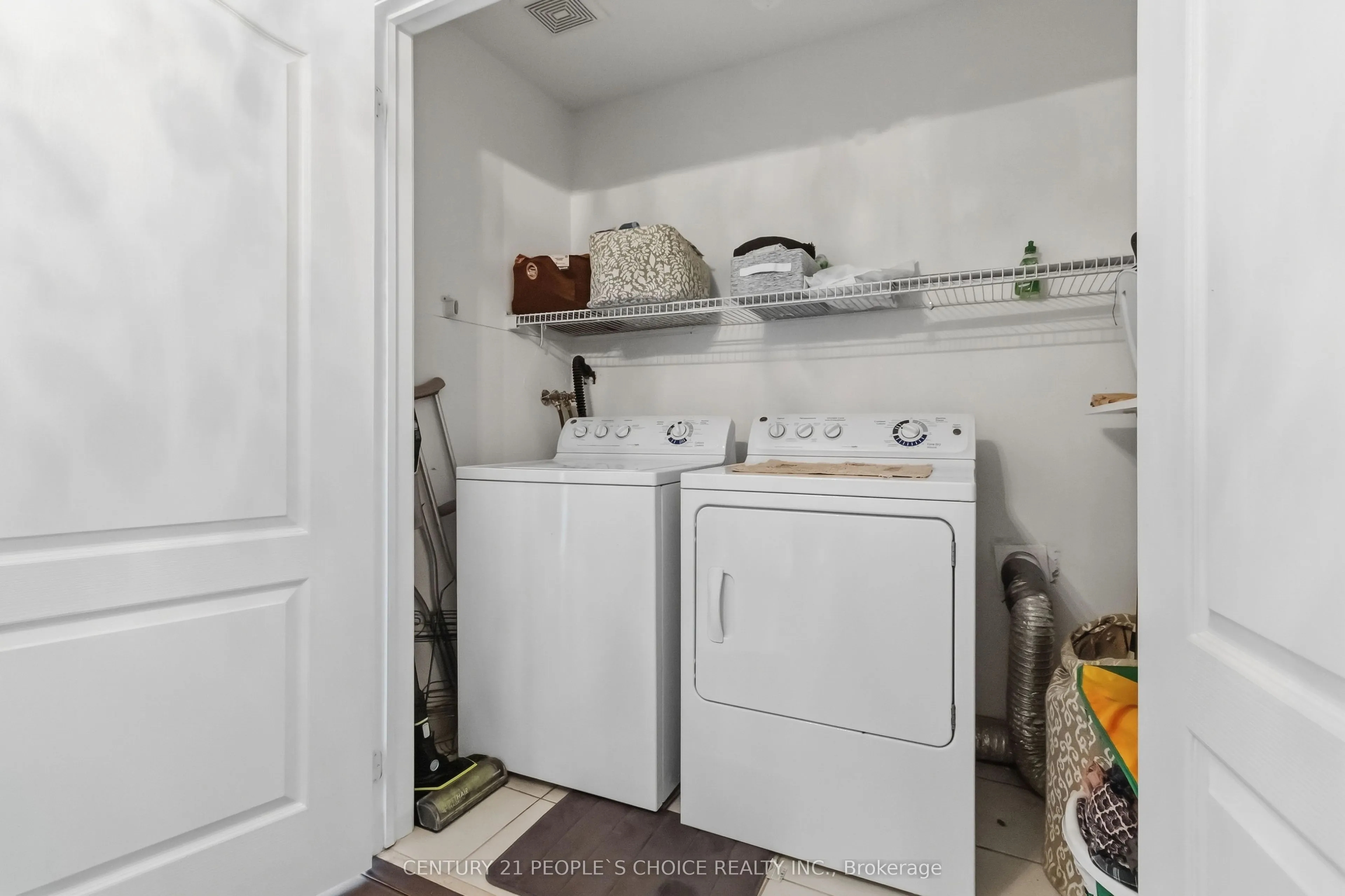 1580 Earl Crescent