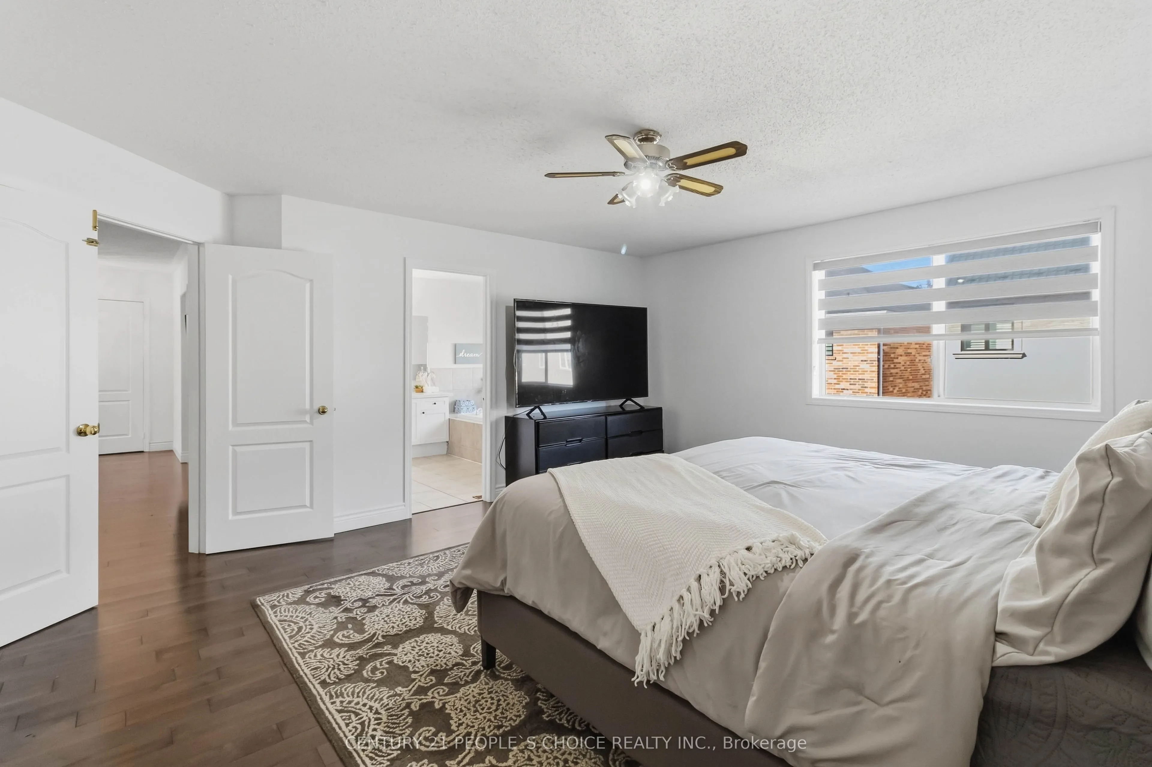 1580 Earl Crescent