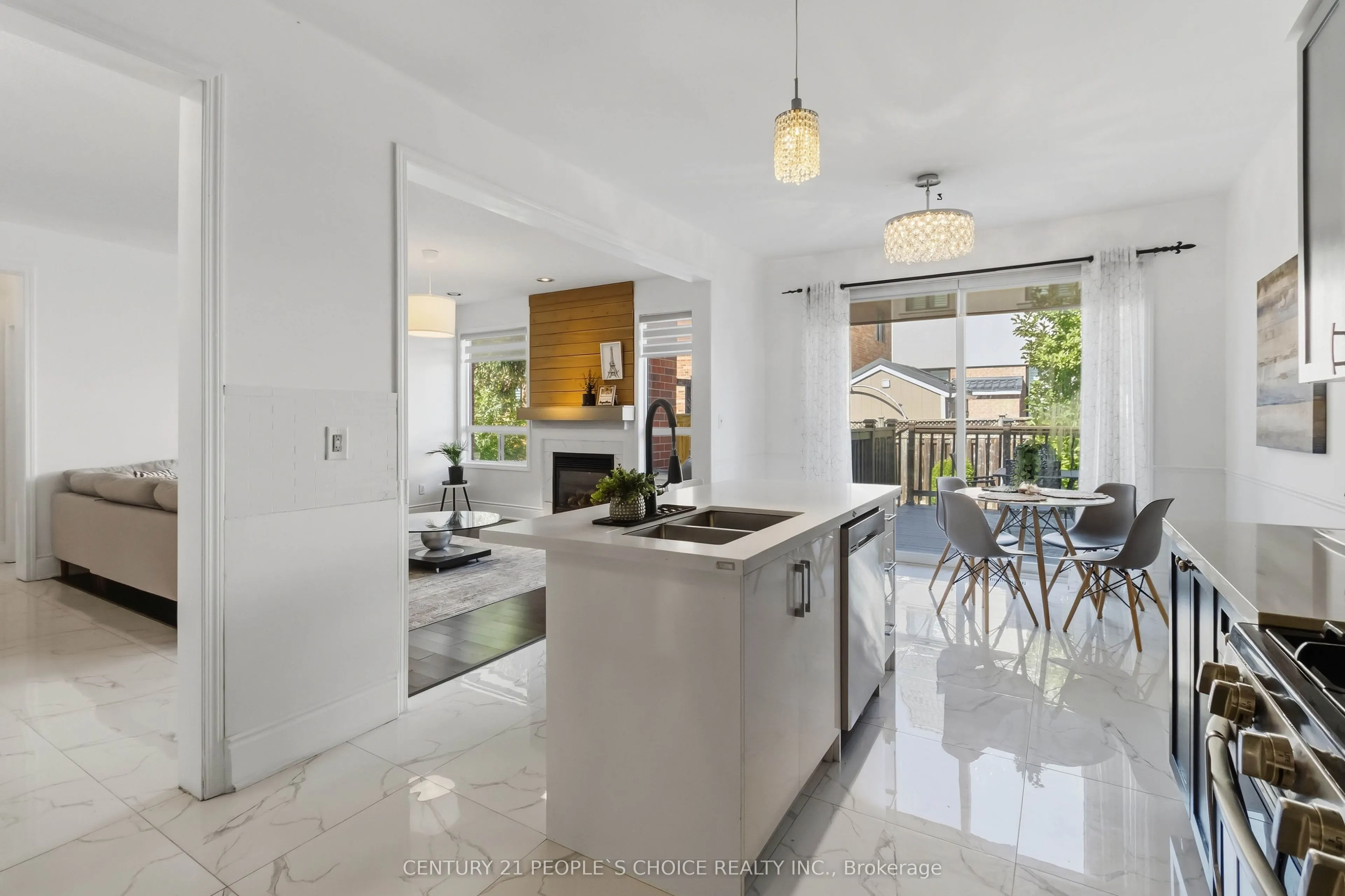 1580 Earl Crescent