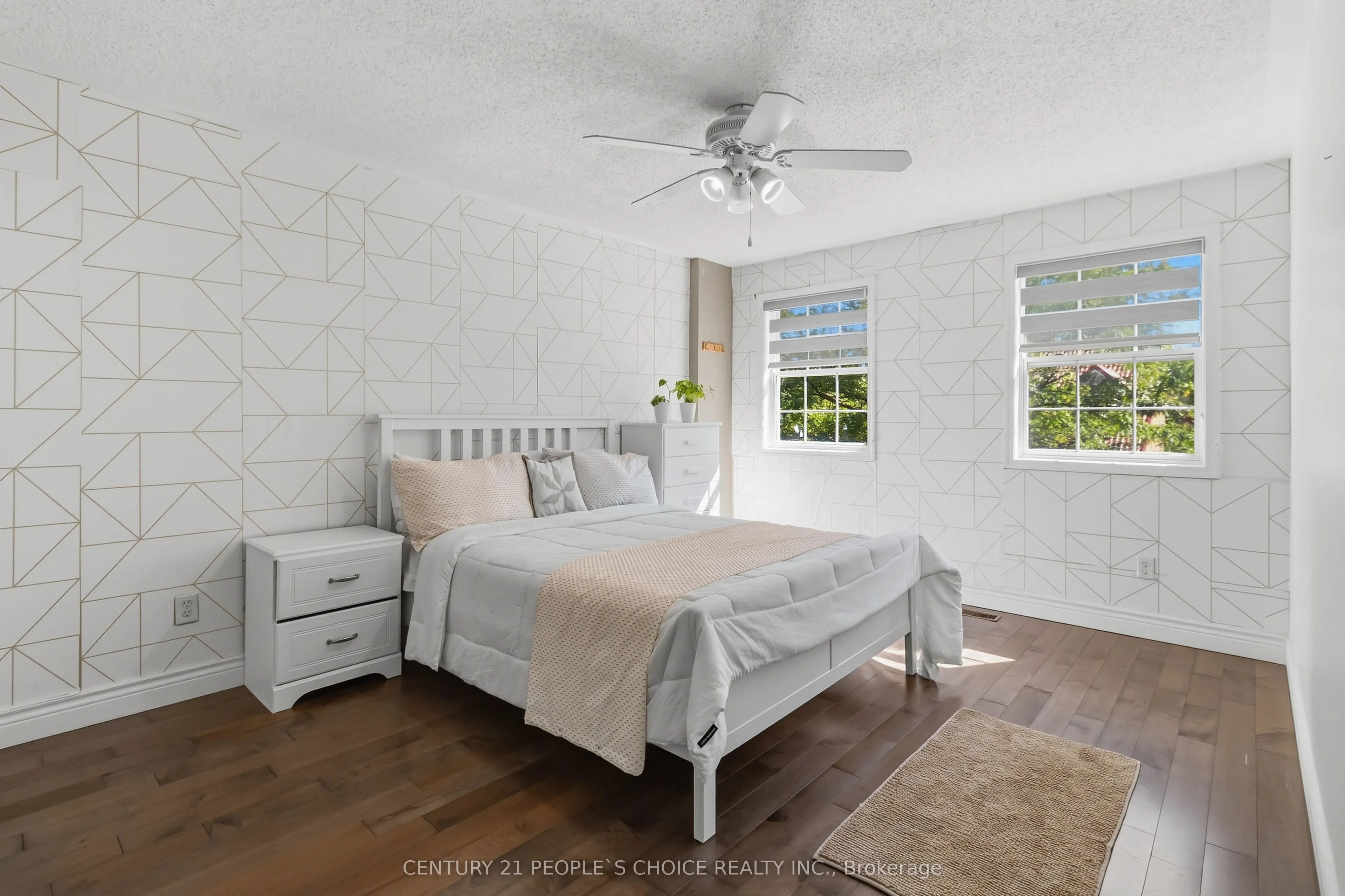1580 Earl Crescent