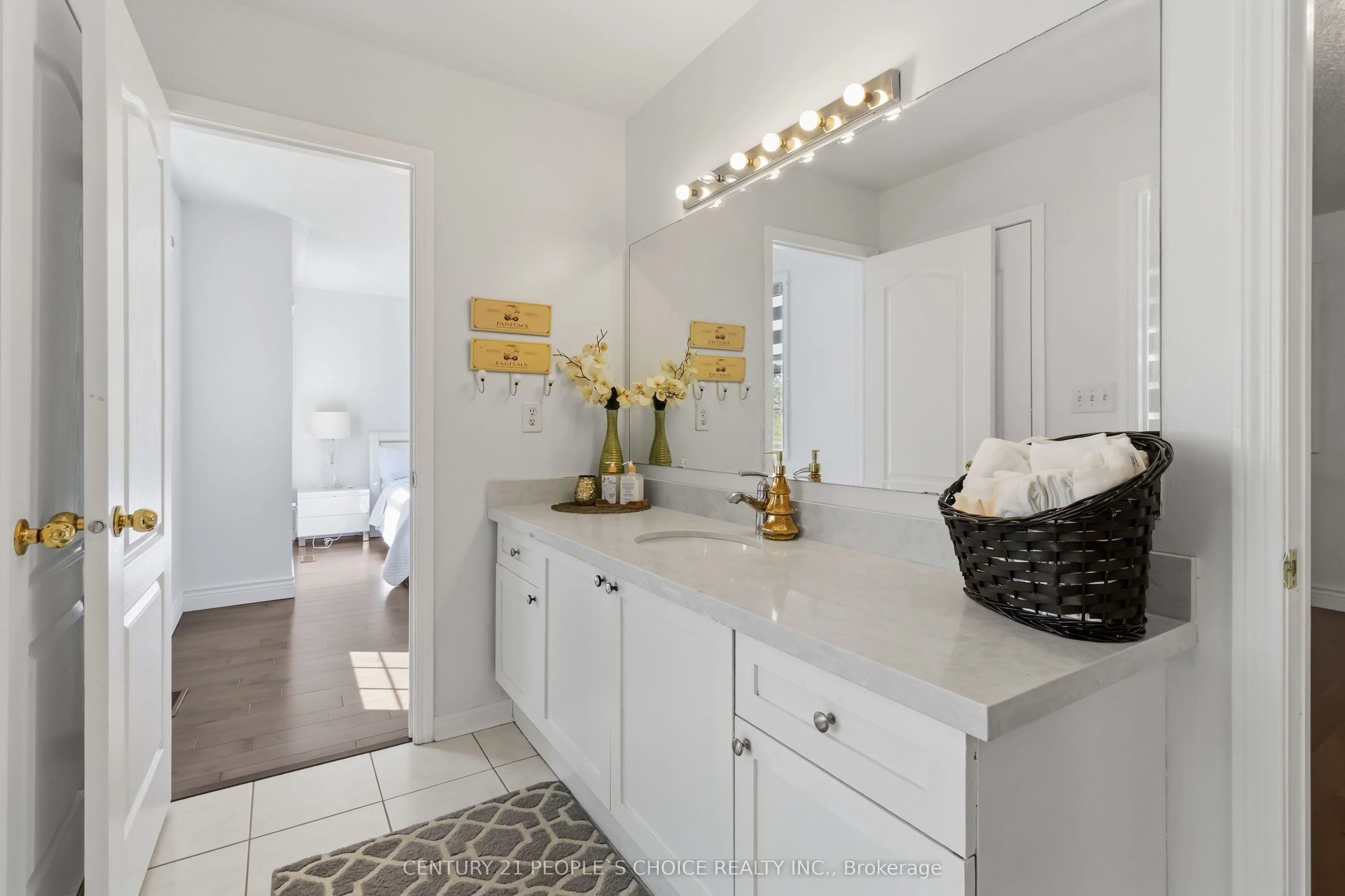1580 Earl Crescent
