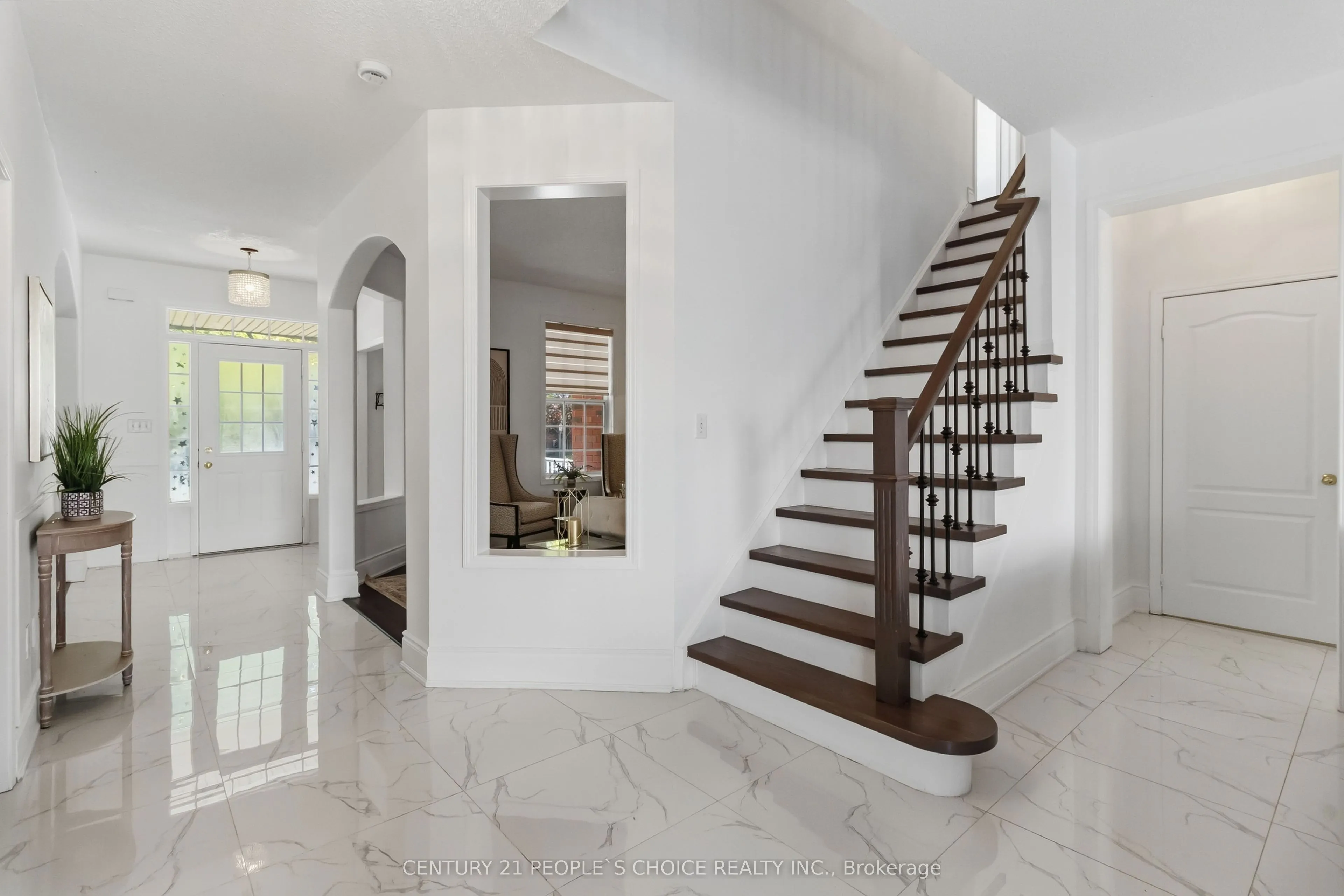 1580 Earl Crescent