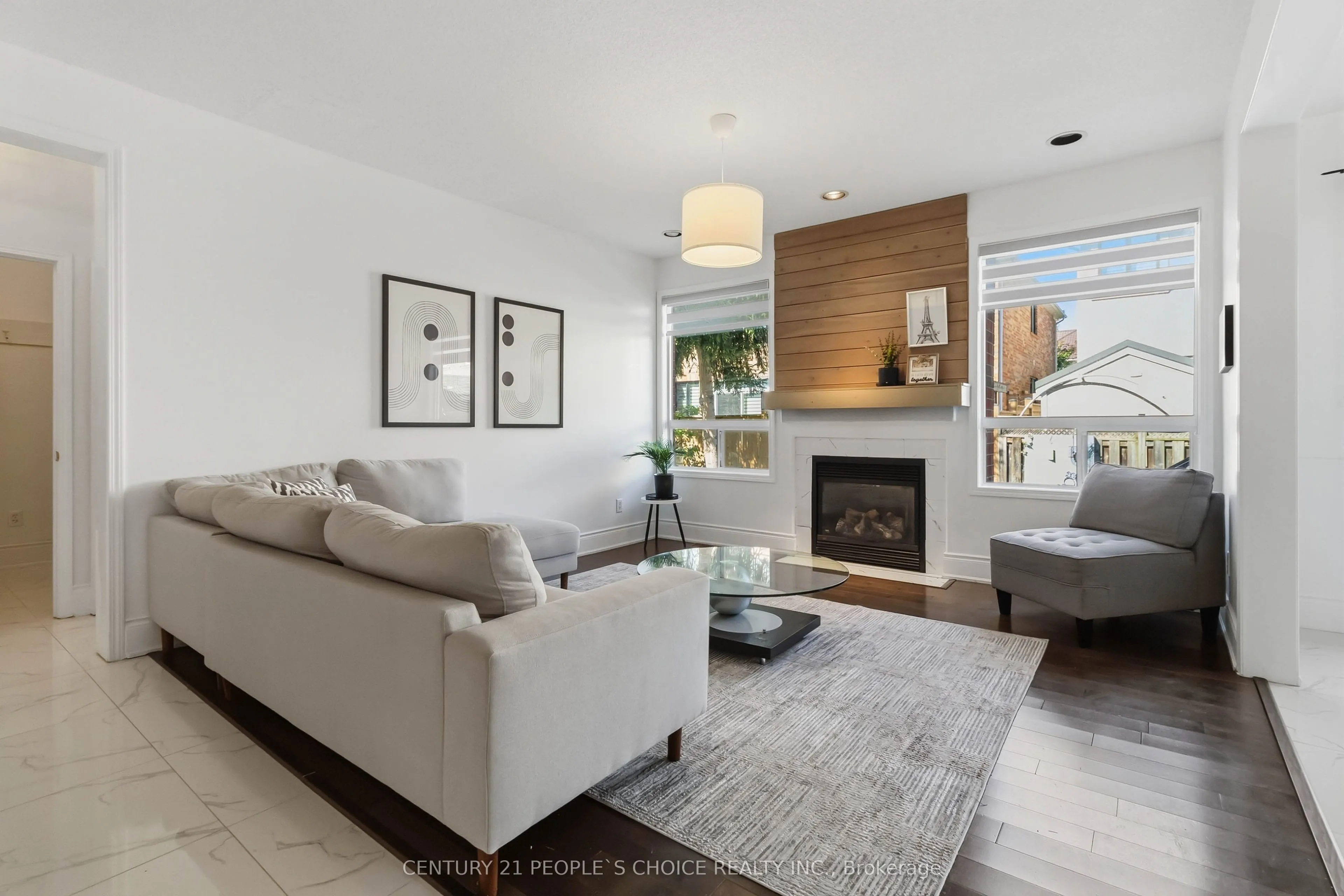 1580 Earl Crescent