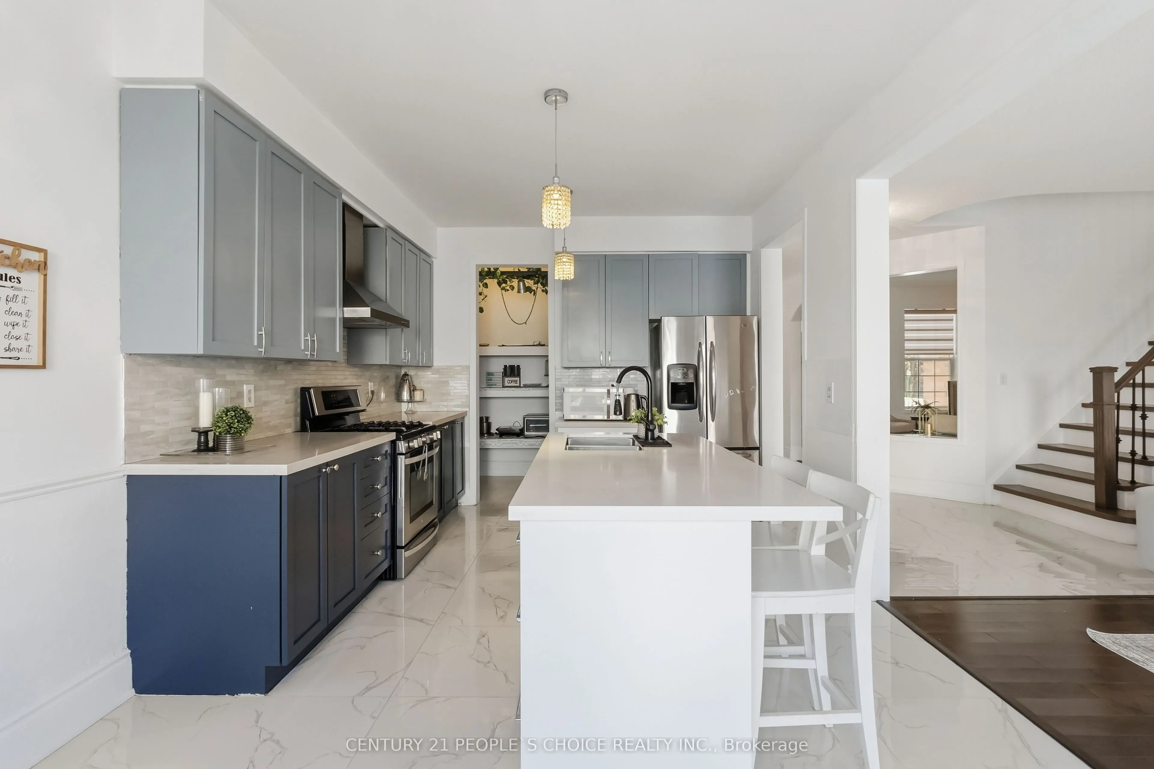 1580 Earl Crescent