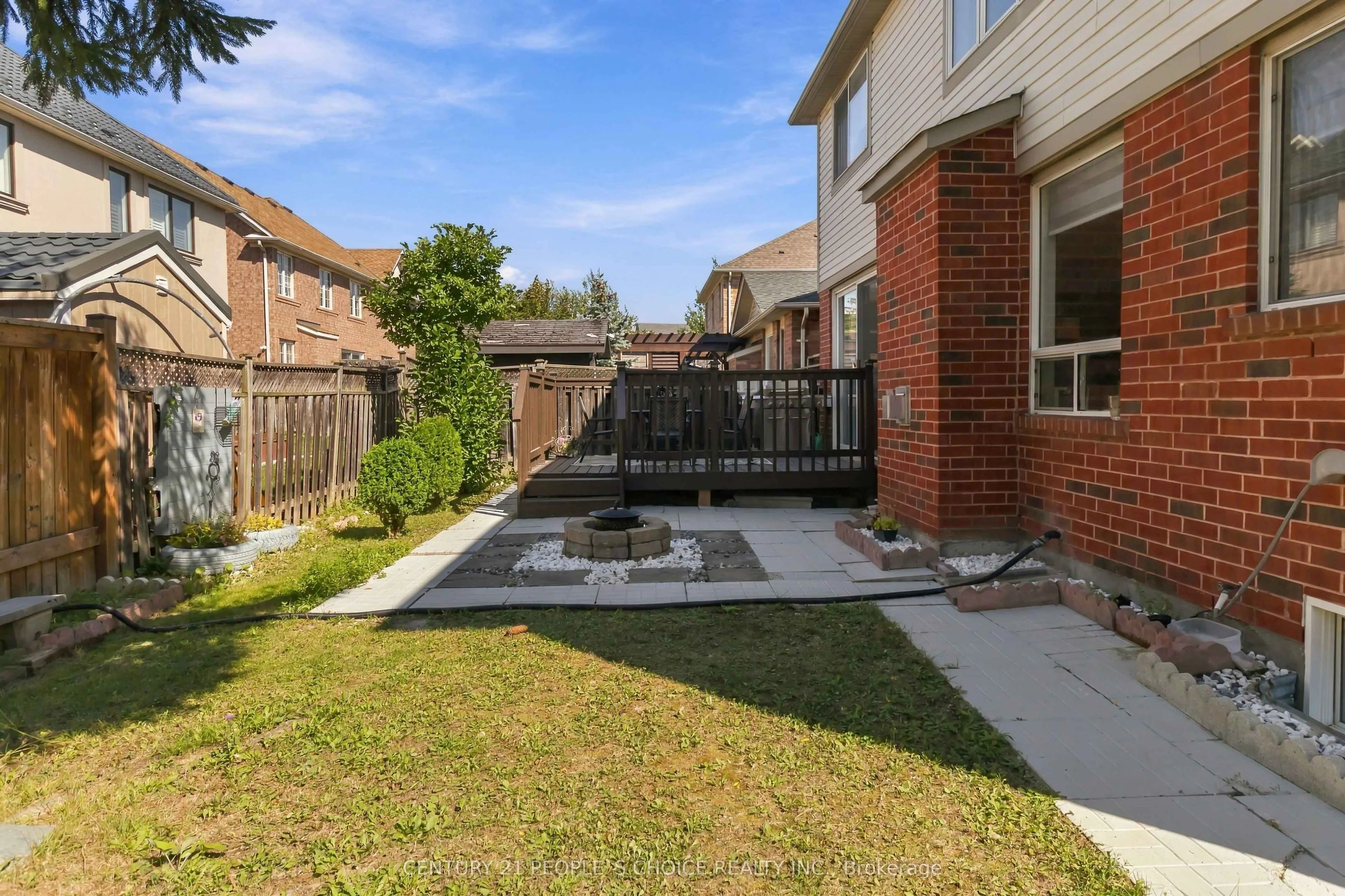 1580 Earl Crescent