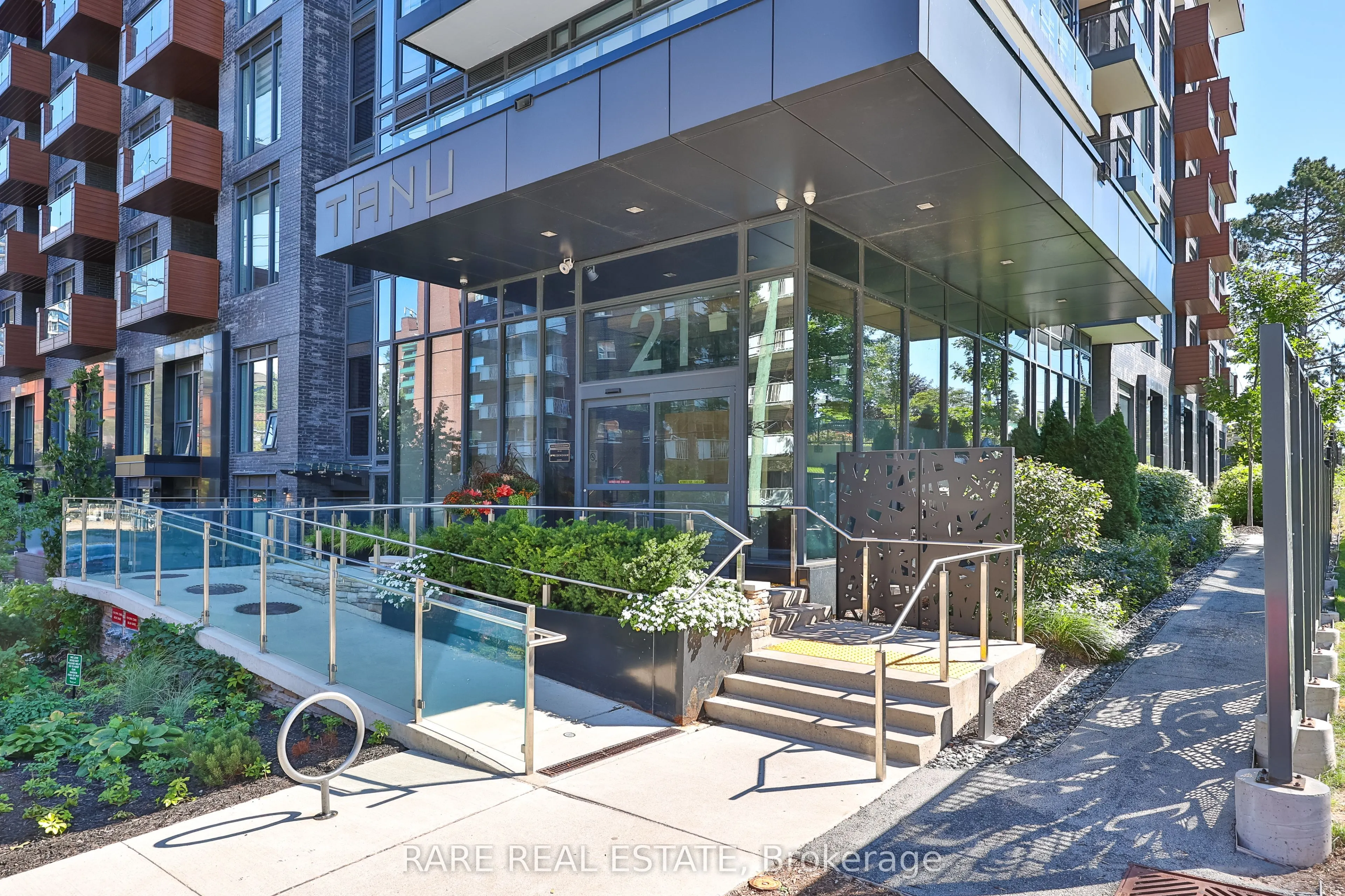 21 Park Street E #308