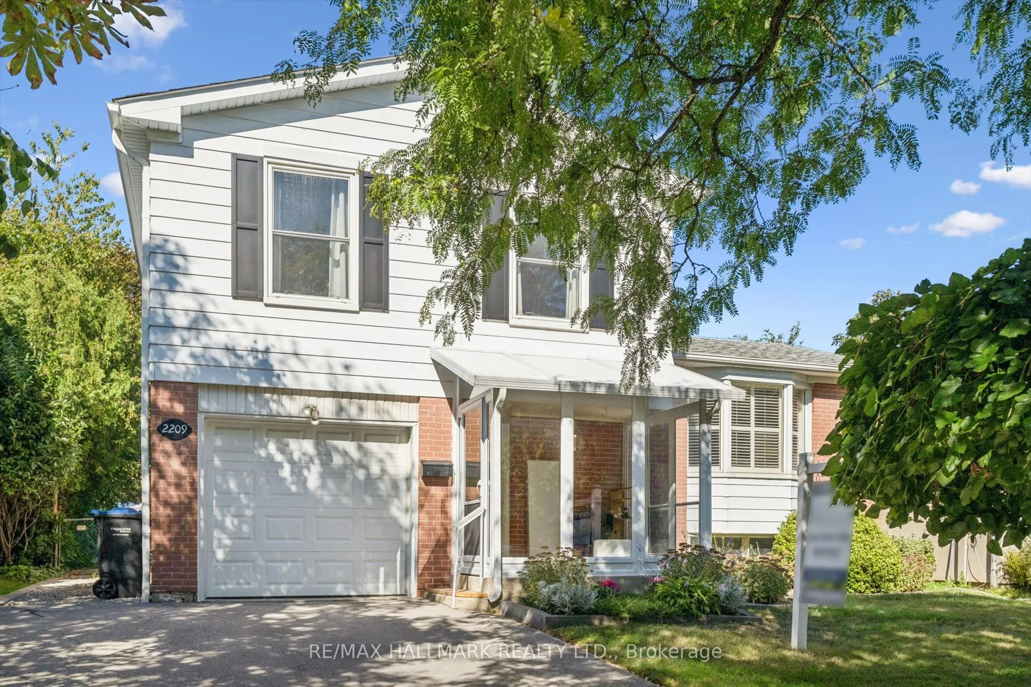 2209 Buttonbush Crescent