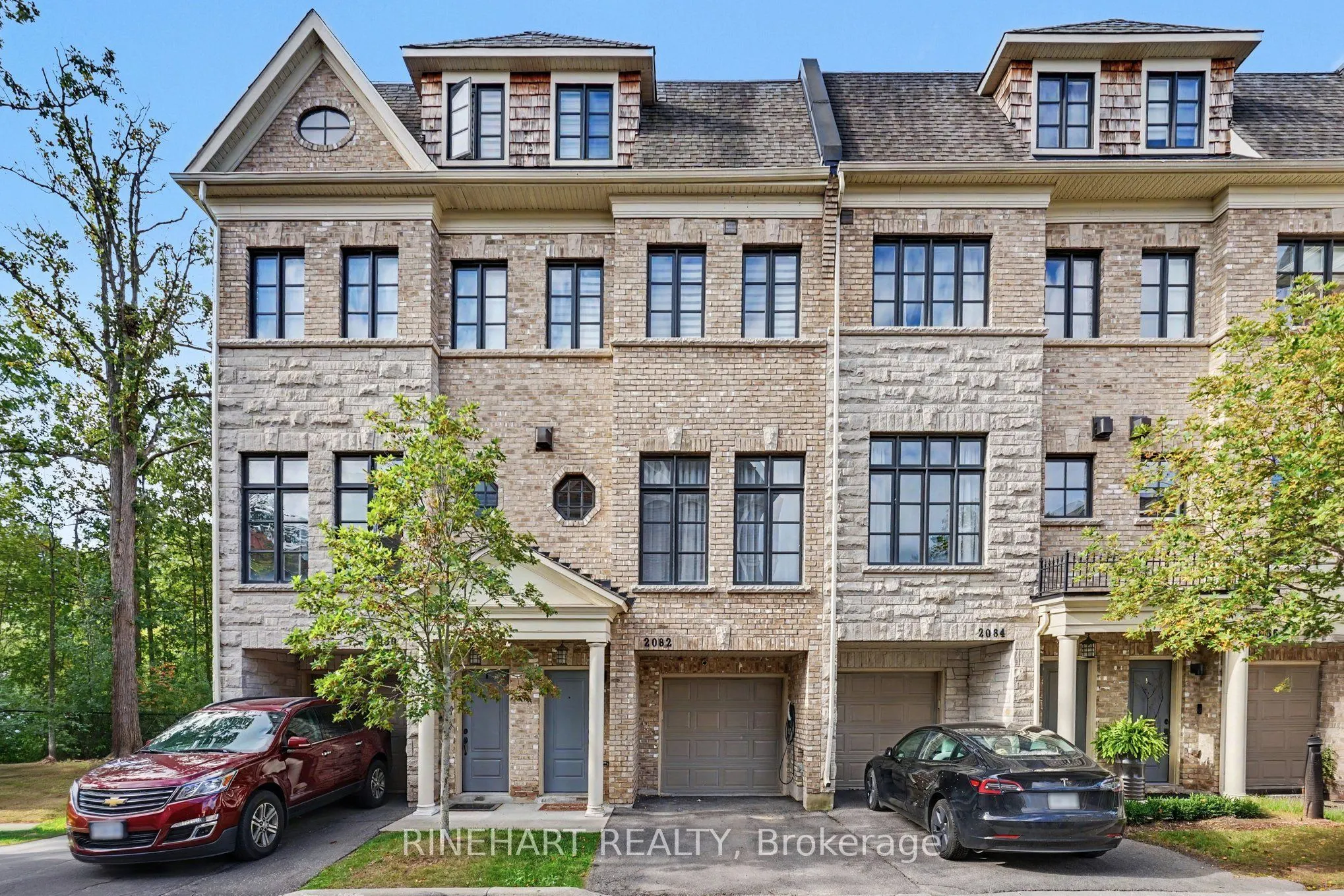 2082 Queensborough Gate #64