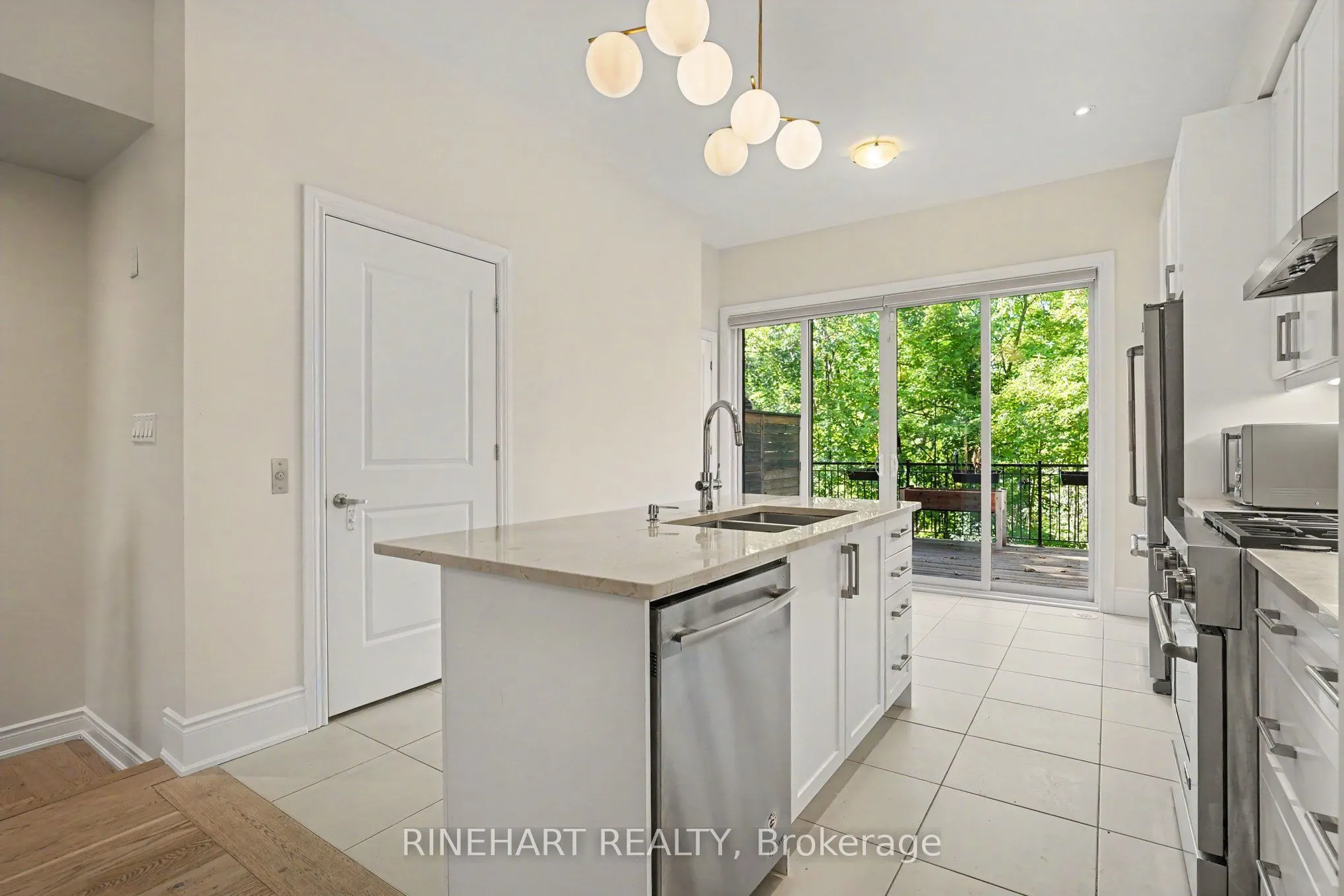2082 Queensborough Gate #64
