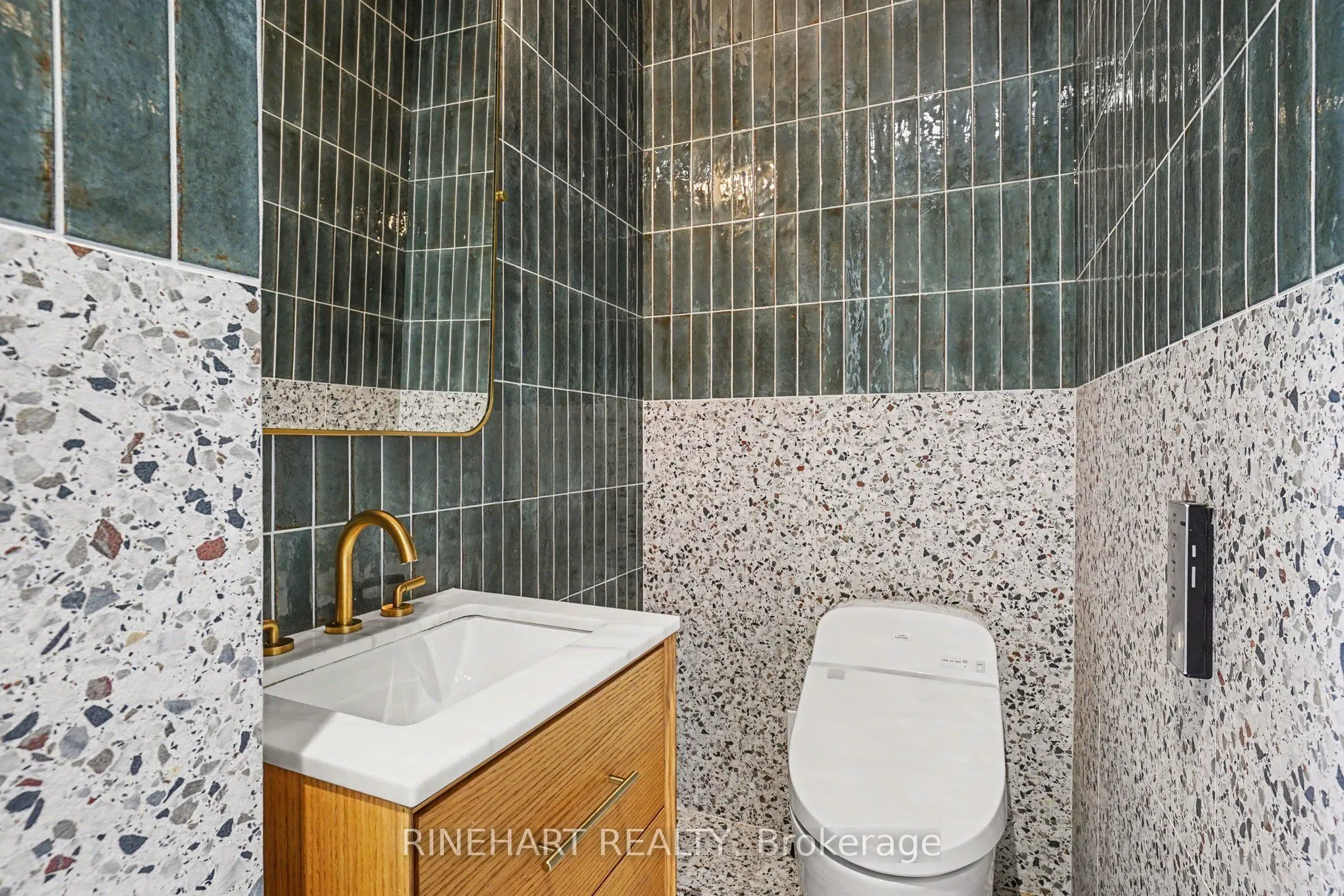 2082 Queensborough Gate #64