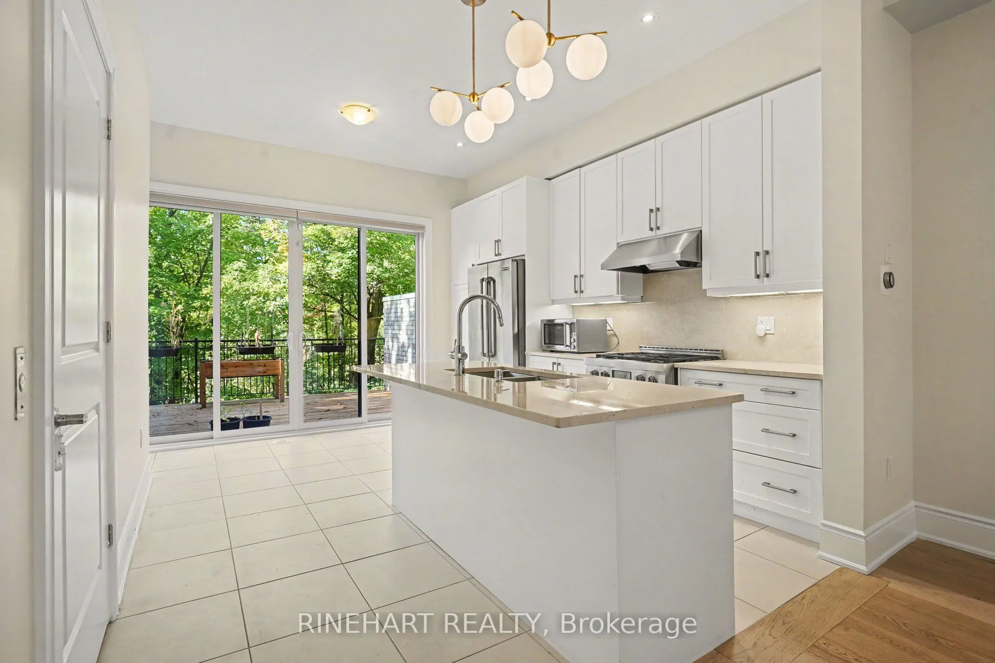 2082 Queensborough Gate #64