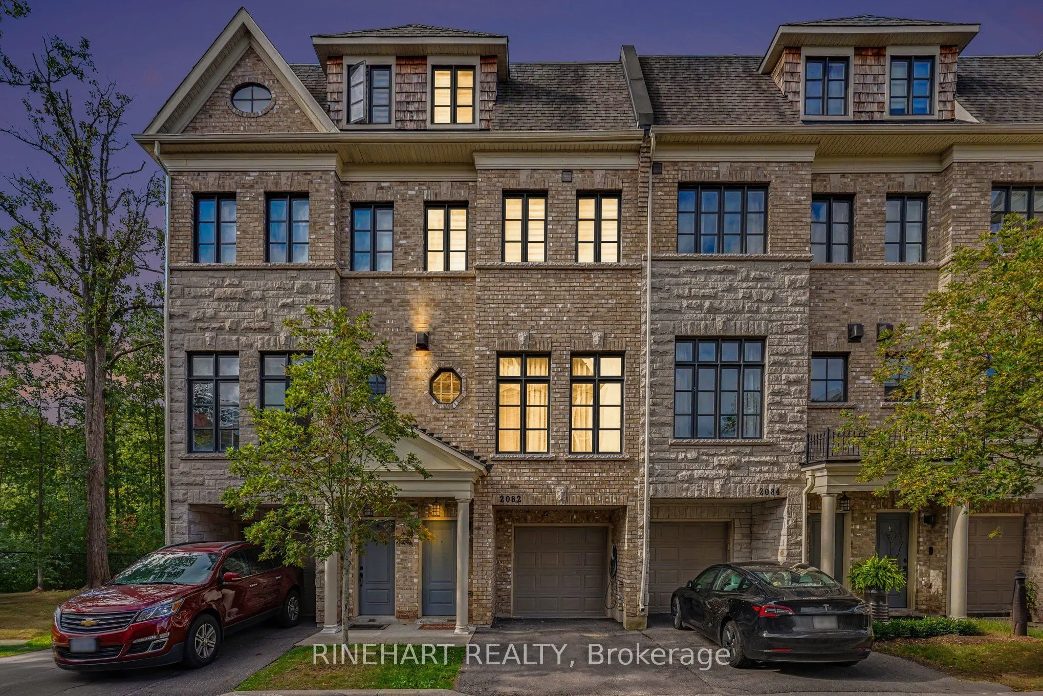 2082 Queensborough Gate #64