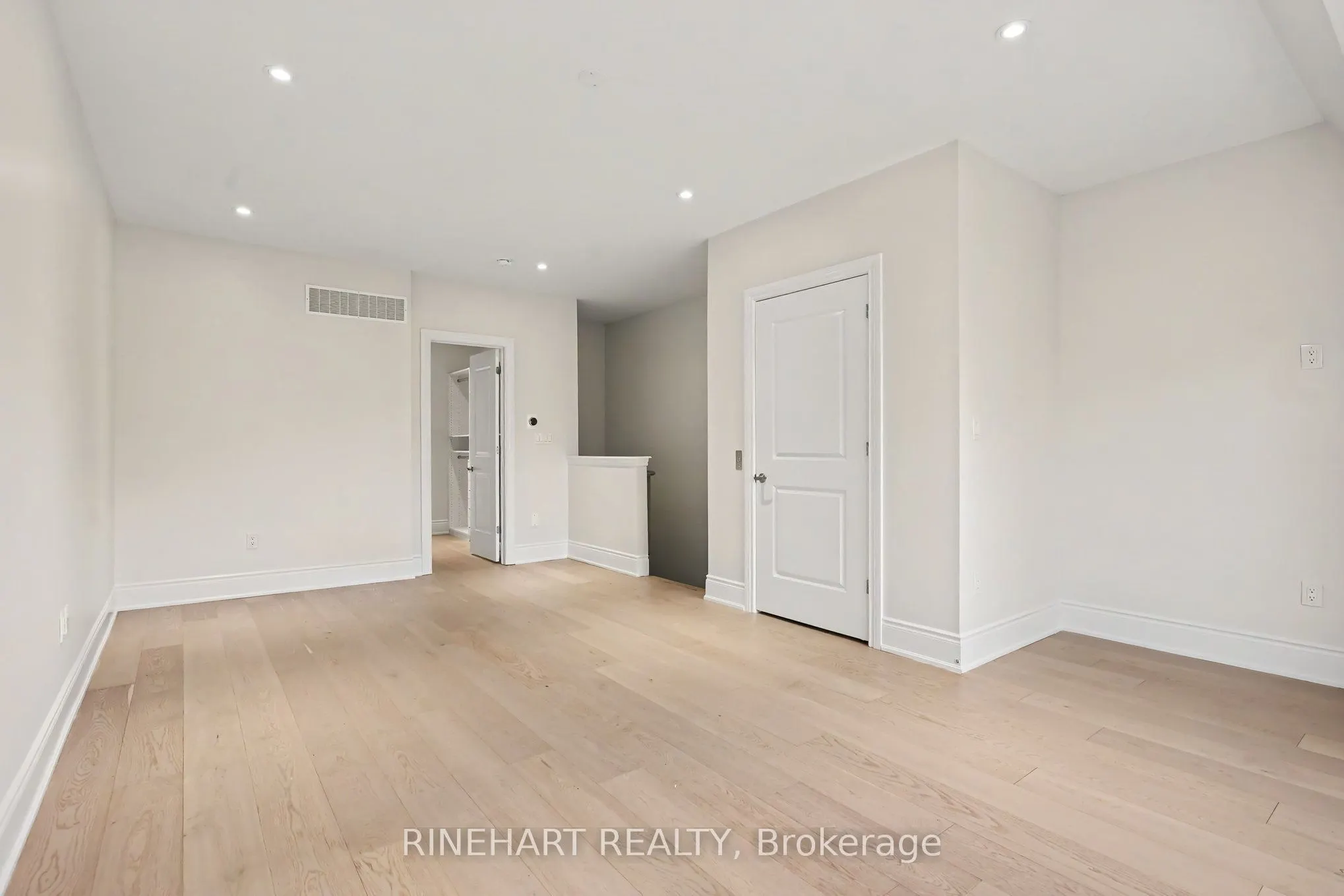 2082 Queensborough Gate #64