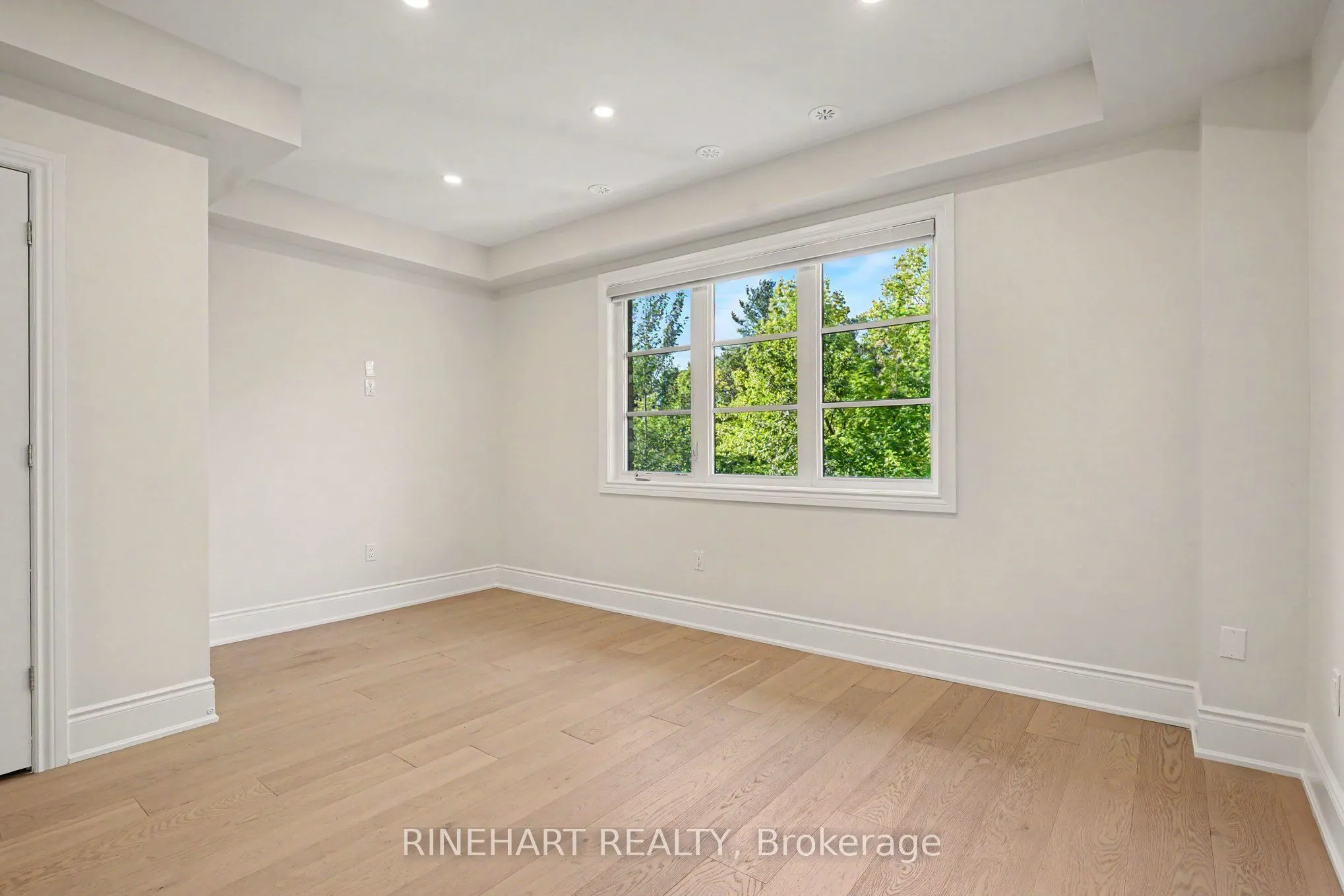 2082 Queensborough Gate #64