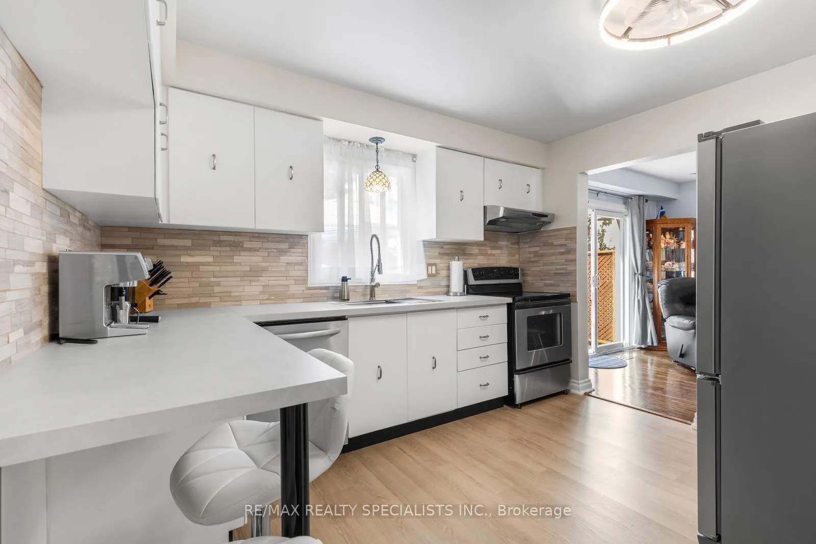 6454 Colebrook Crescent