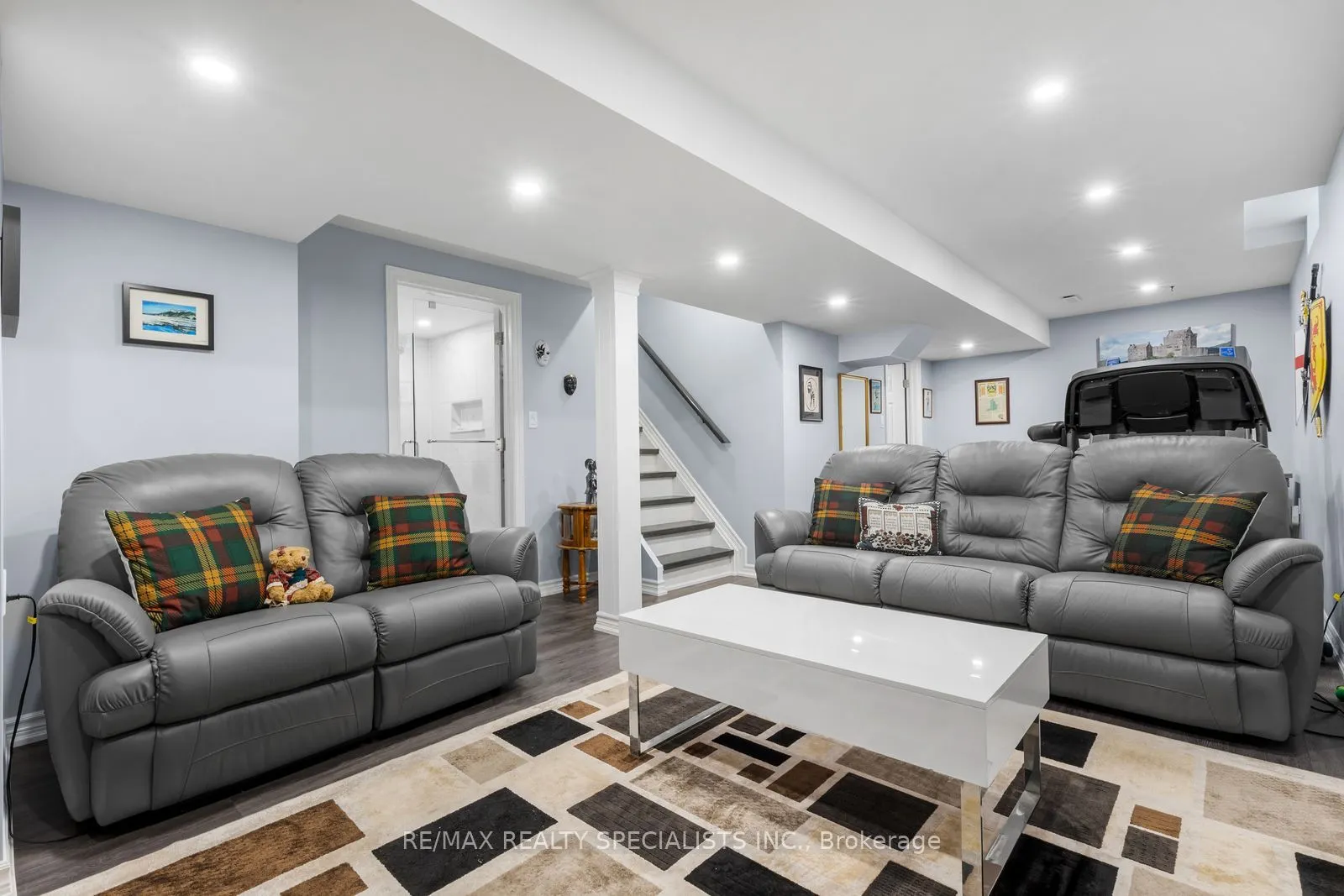 6454 Colebrook Crescent