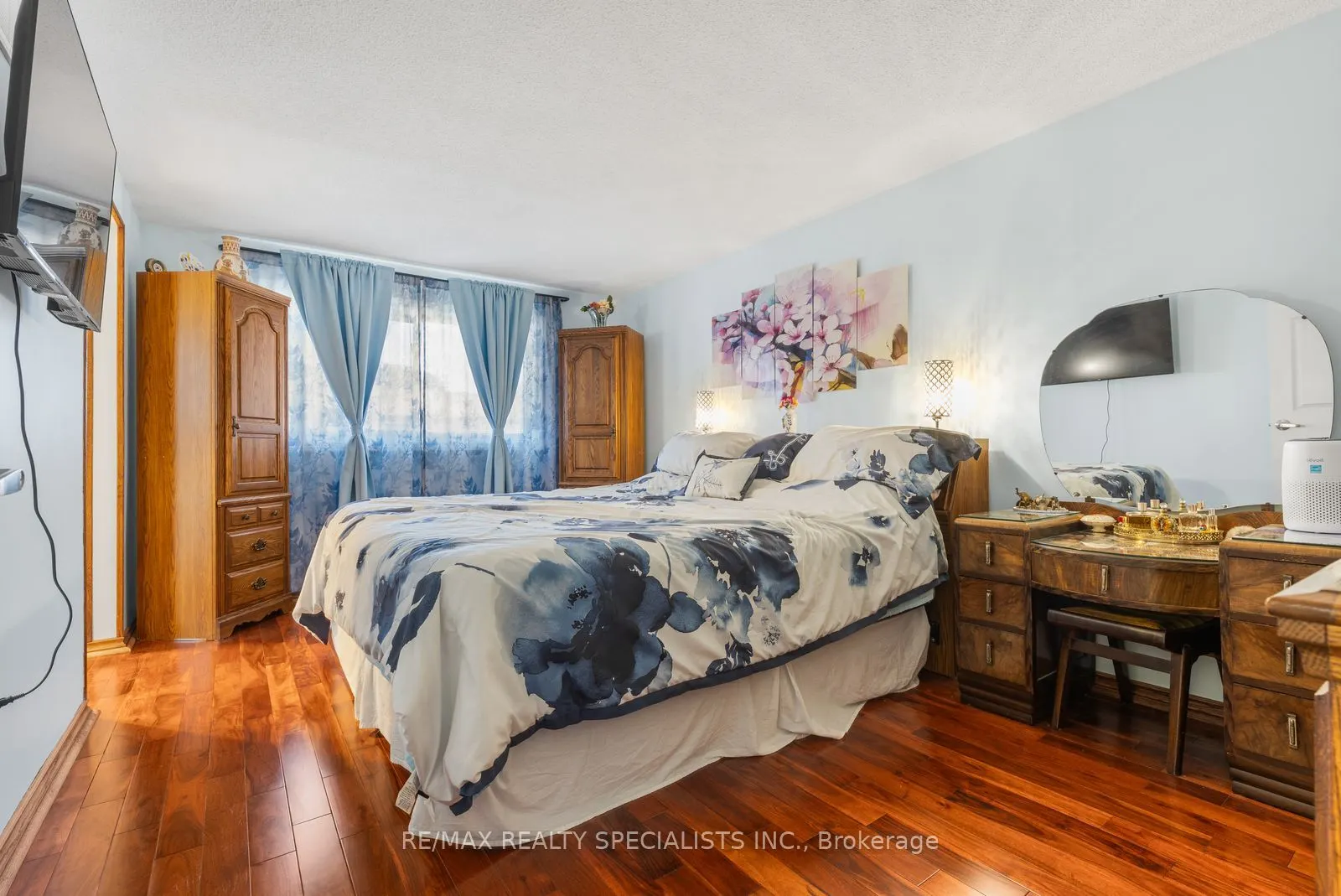 6454 Colebrook Crescent