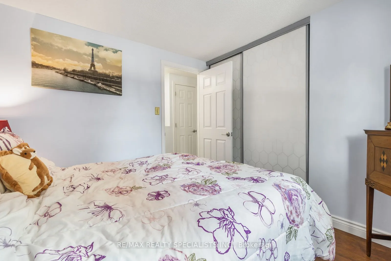 6454 Colebrook Crescent