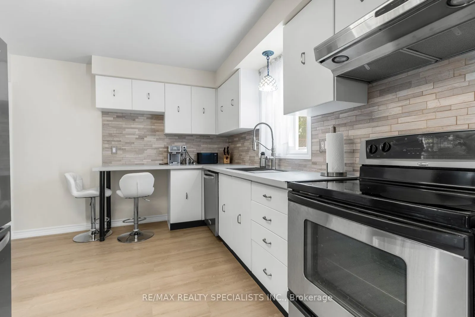 6454 Colebrook Crescent