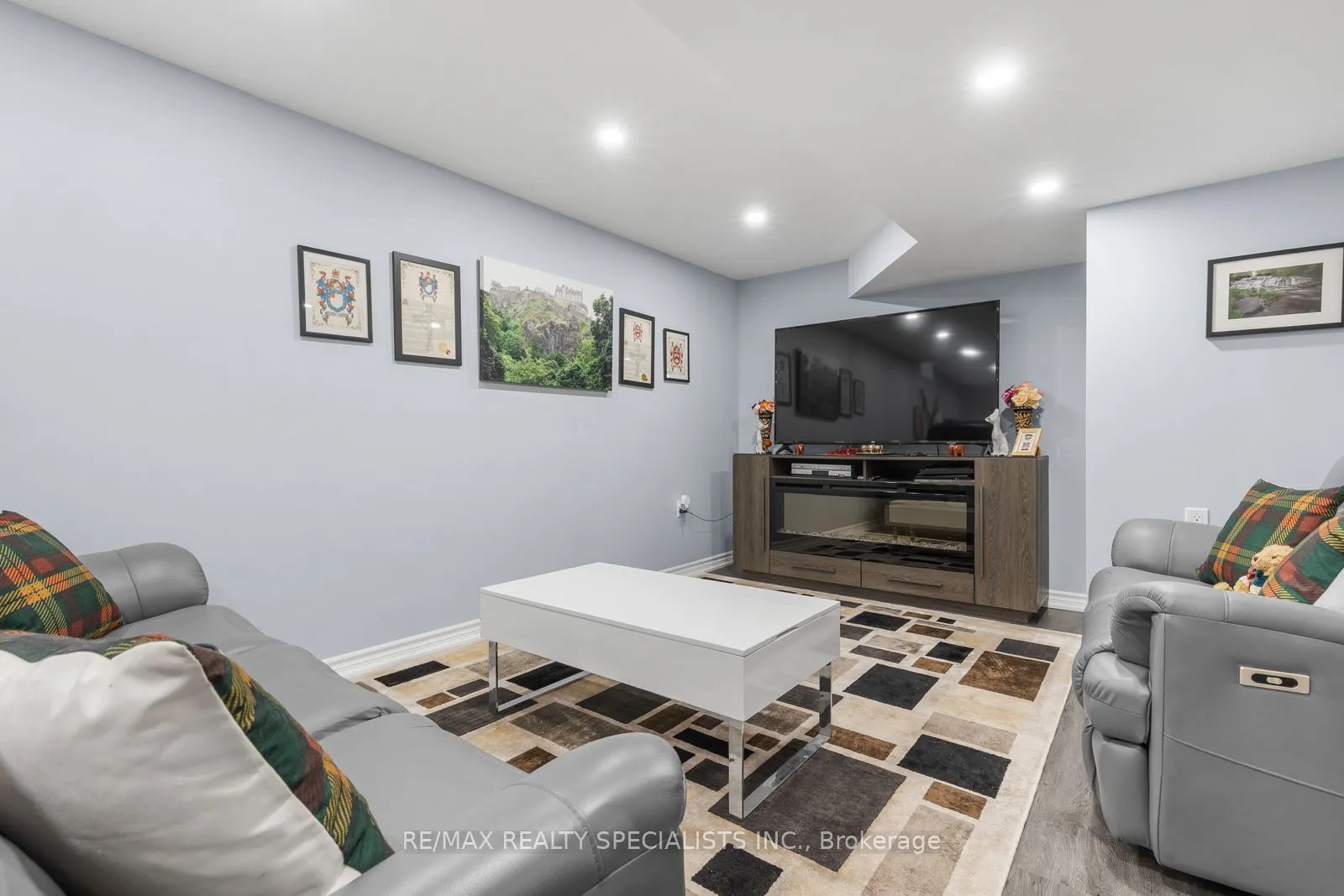 6454 Colebrook Crescent