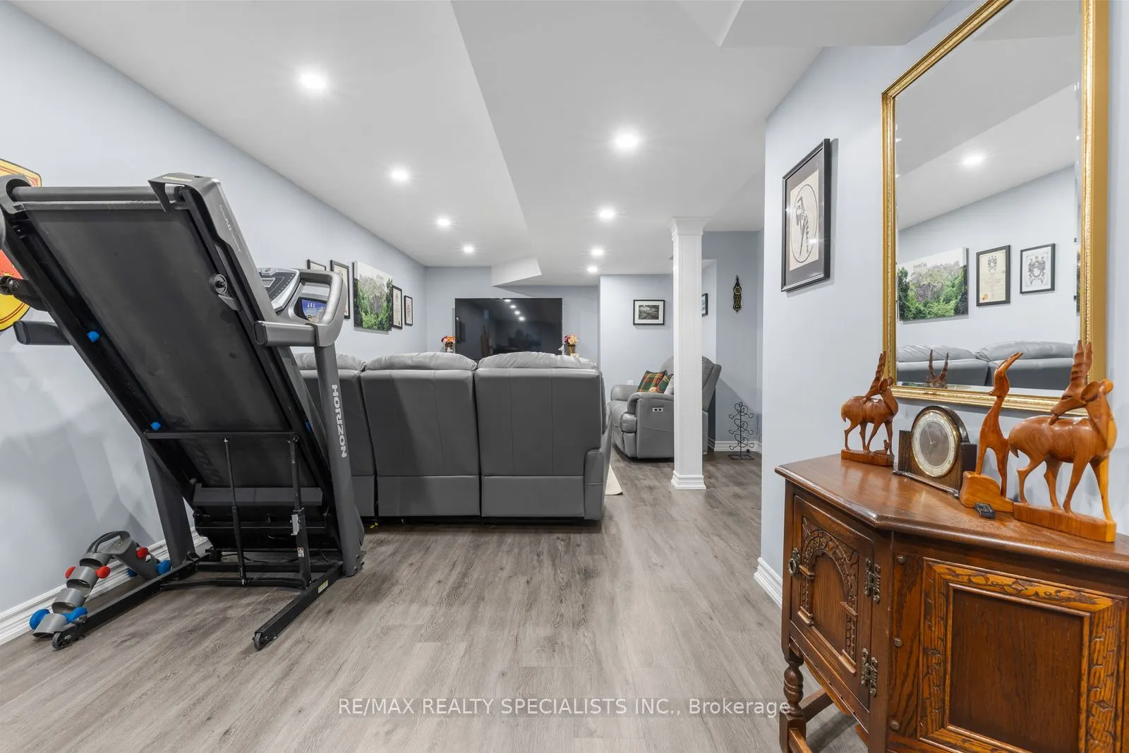 6454 Colebrook Crescent