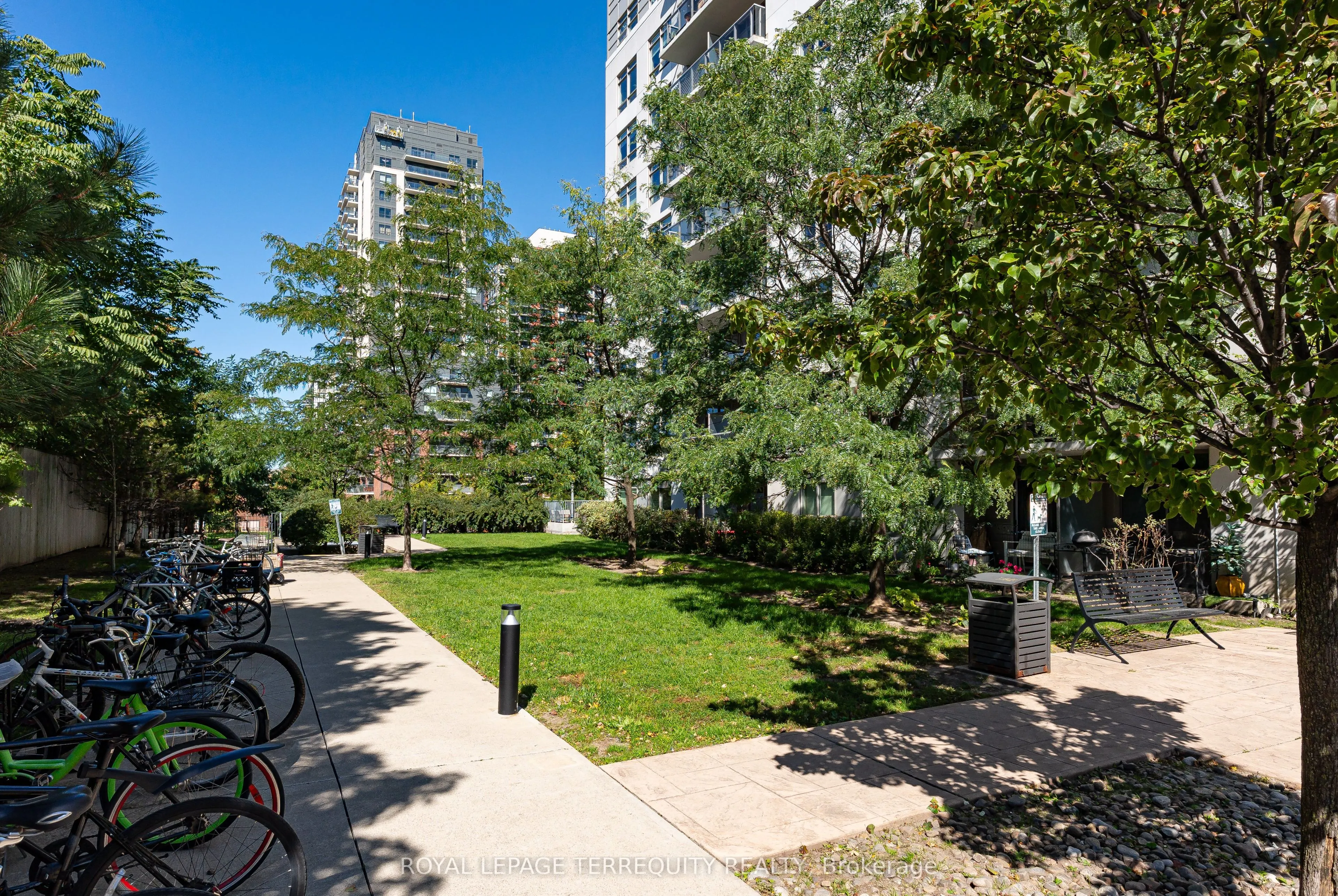 816 Lansdowne Avenue #320