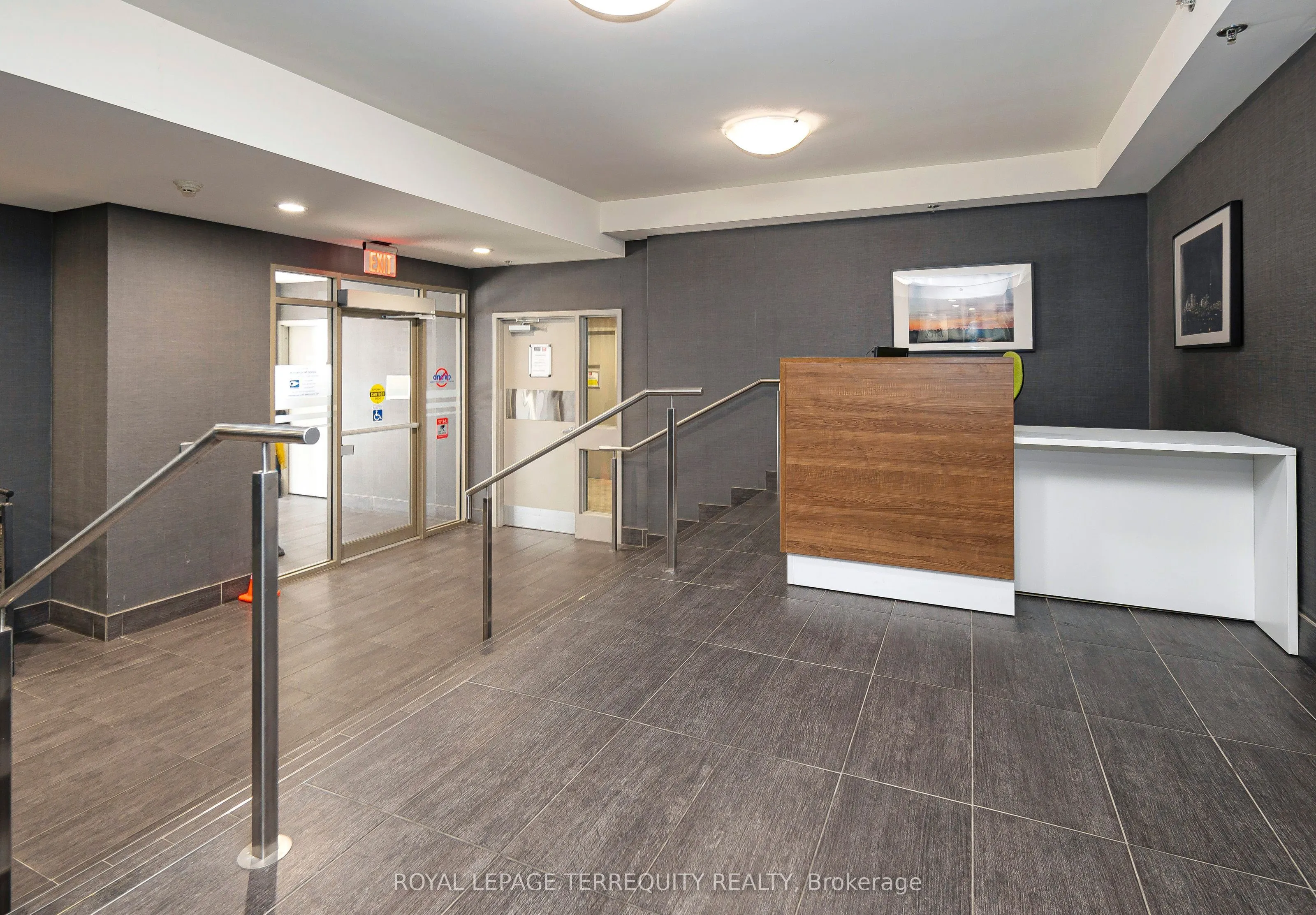 816 Lansdowne Avenue #320