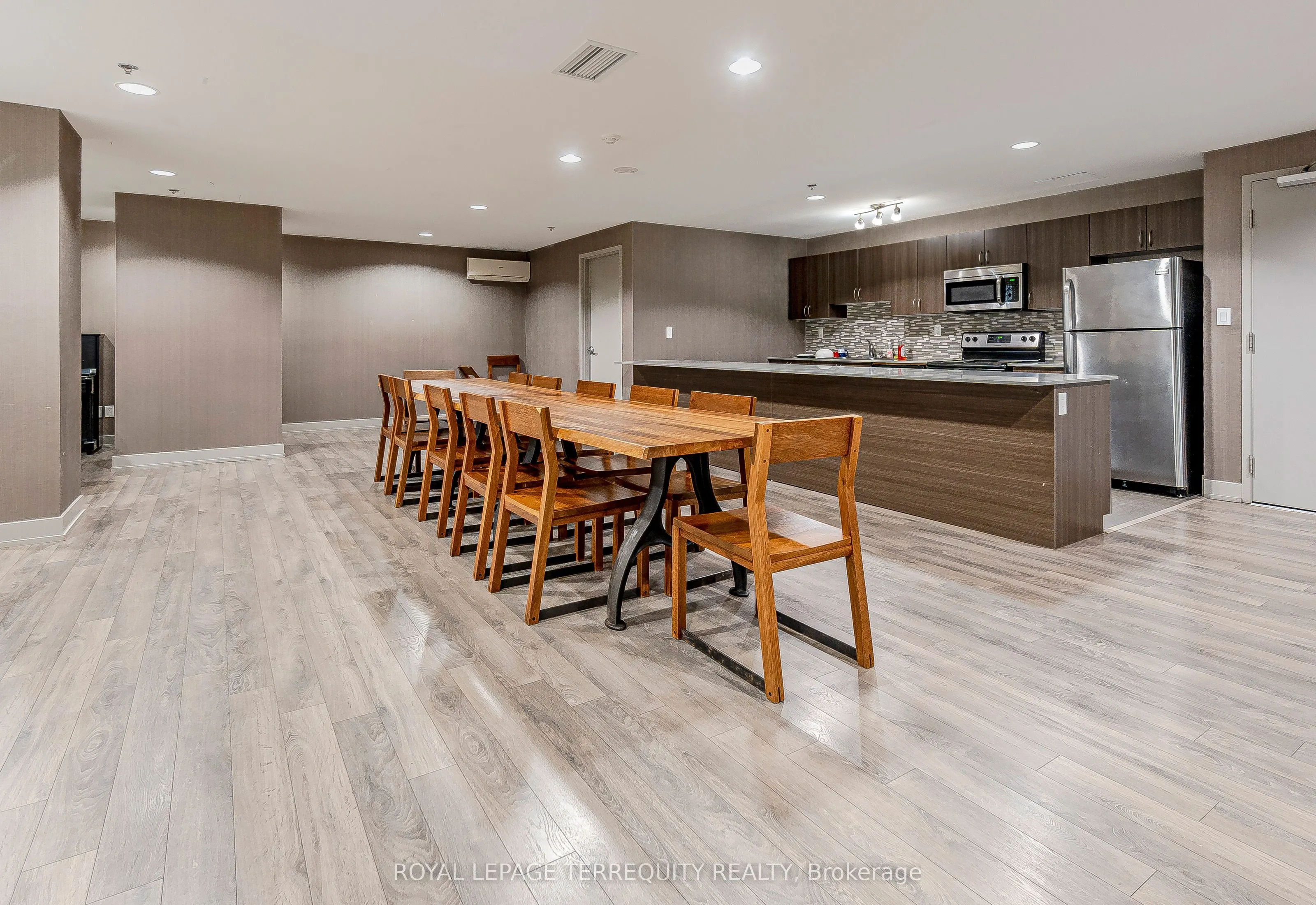 816 Lansdowne Avenue #320