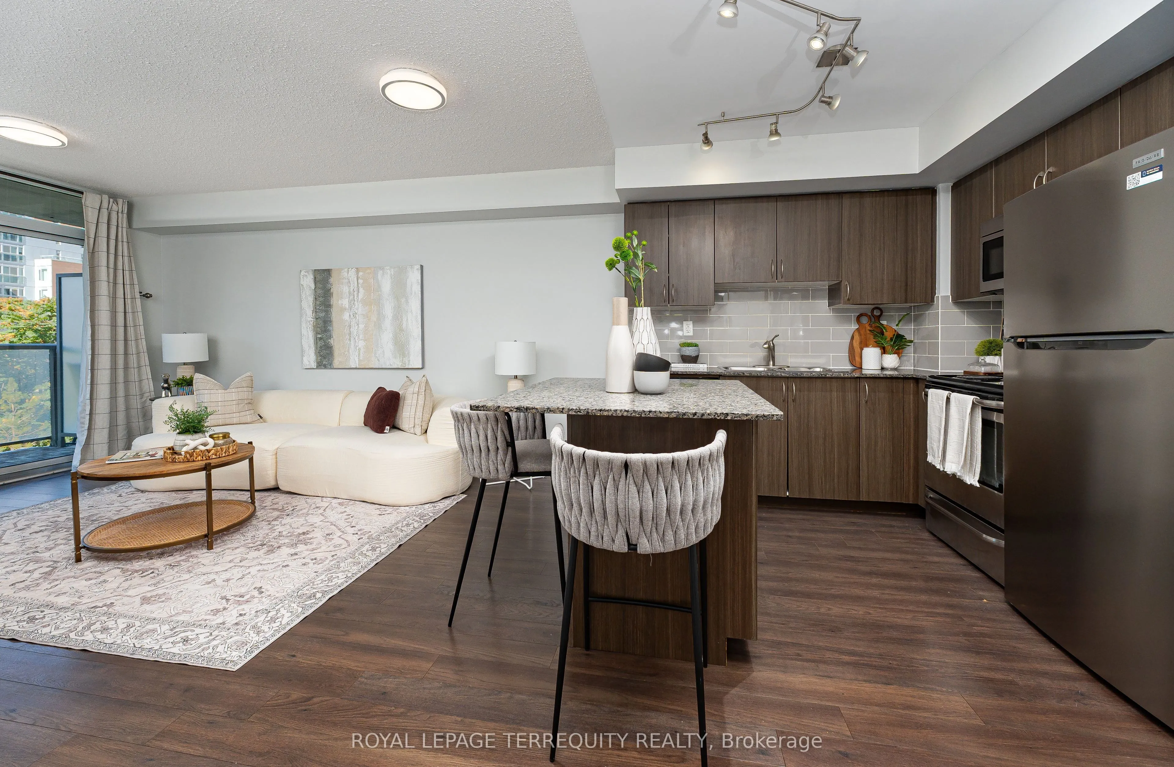 816 Lansdowne Avenue #320