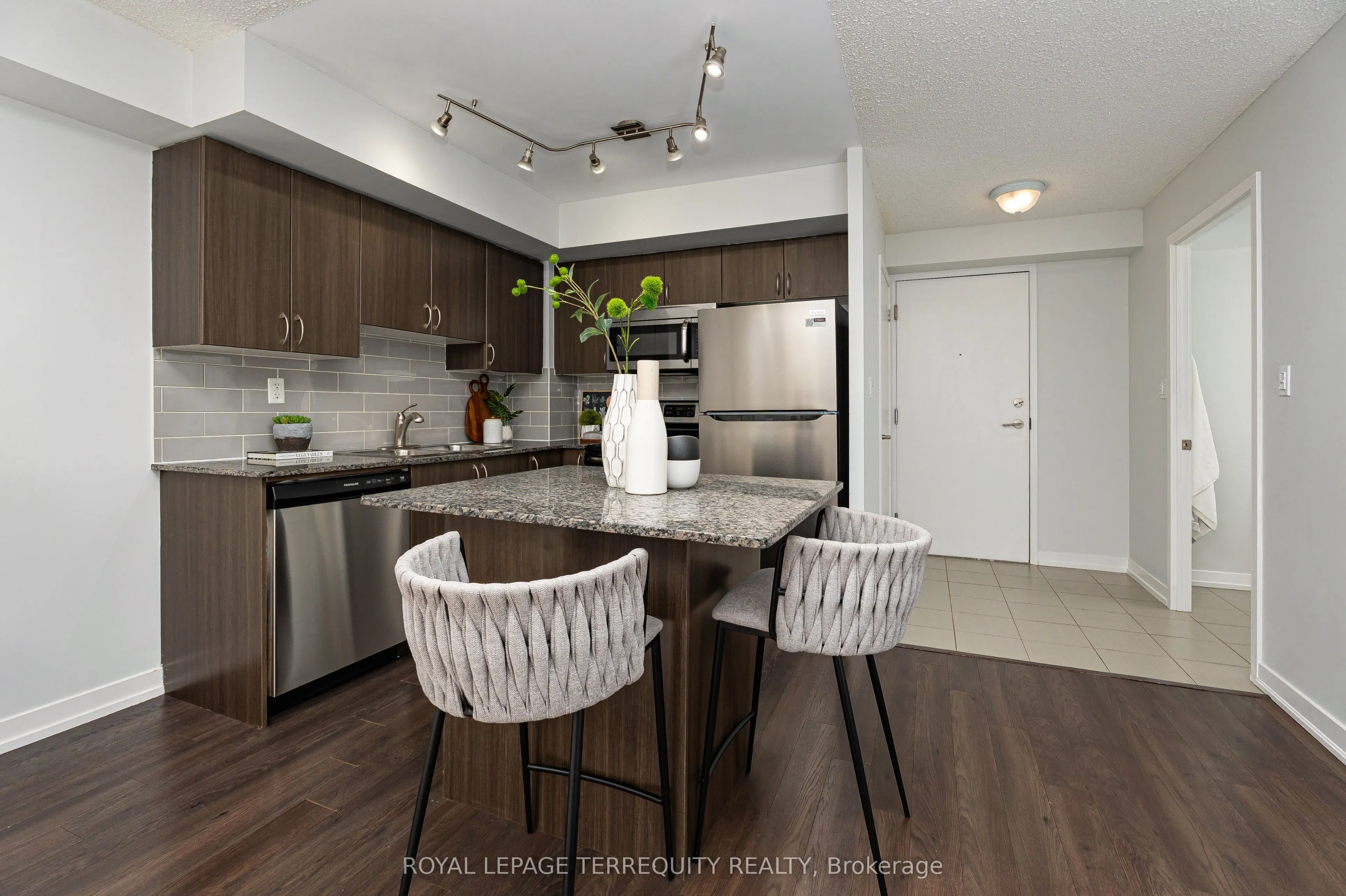 816 Lansdowne Avenue #320
