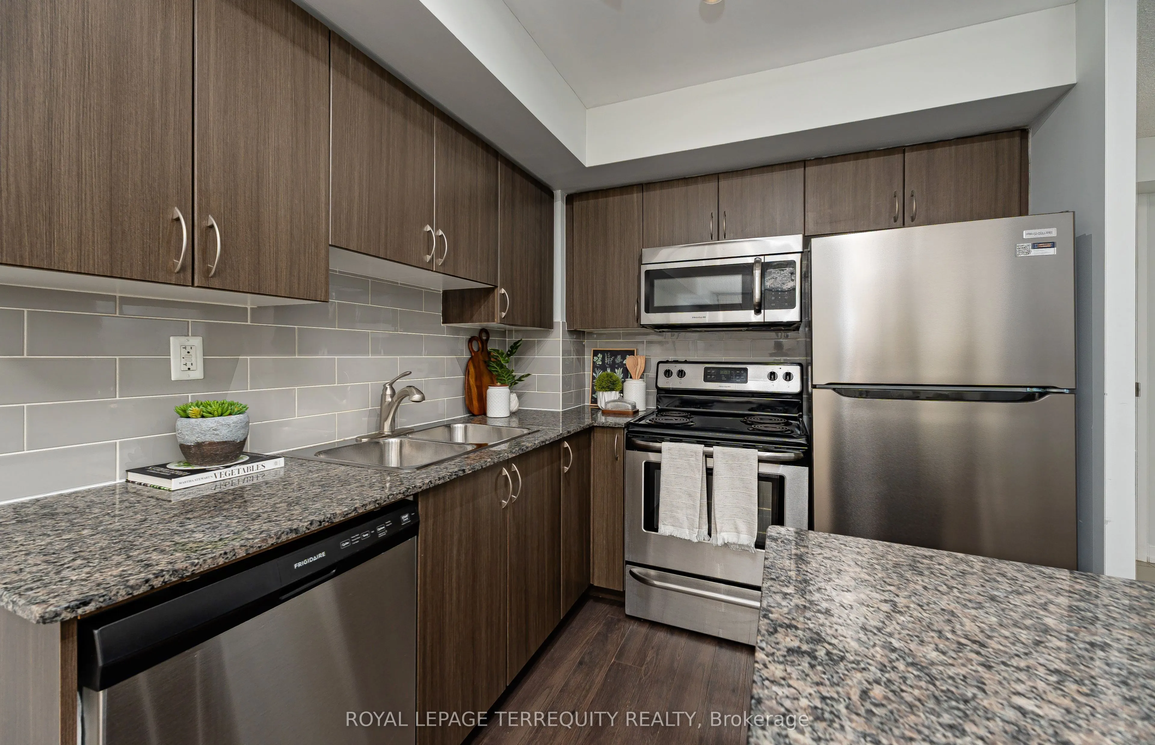 816 Lansdowne Avenue #320