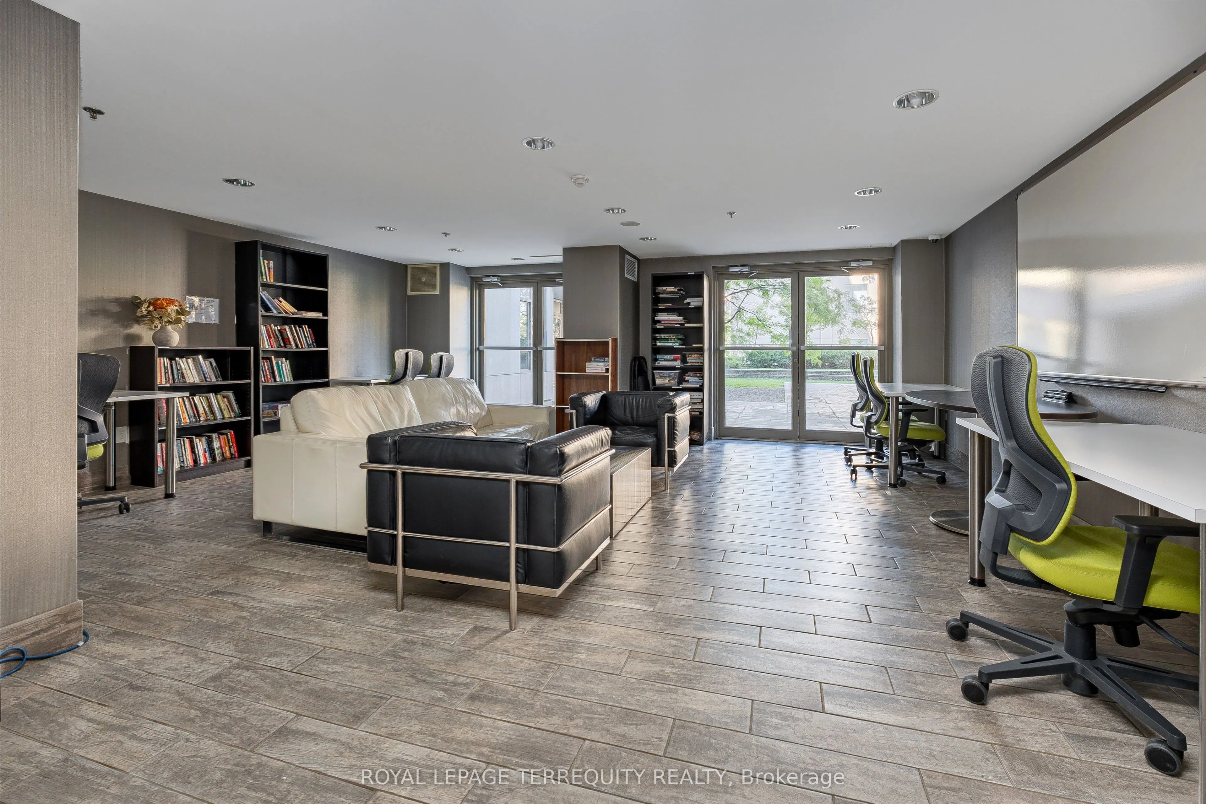 816 Lansdowne Avenue #320