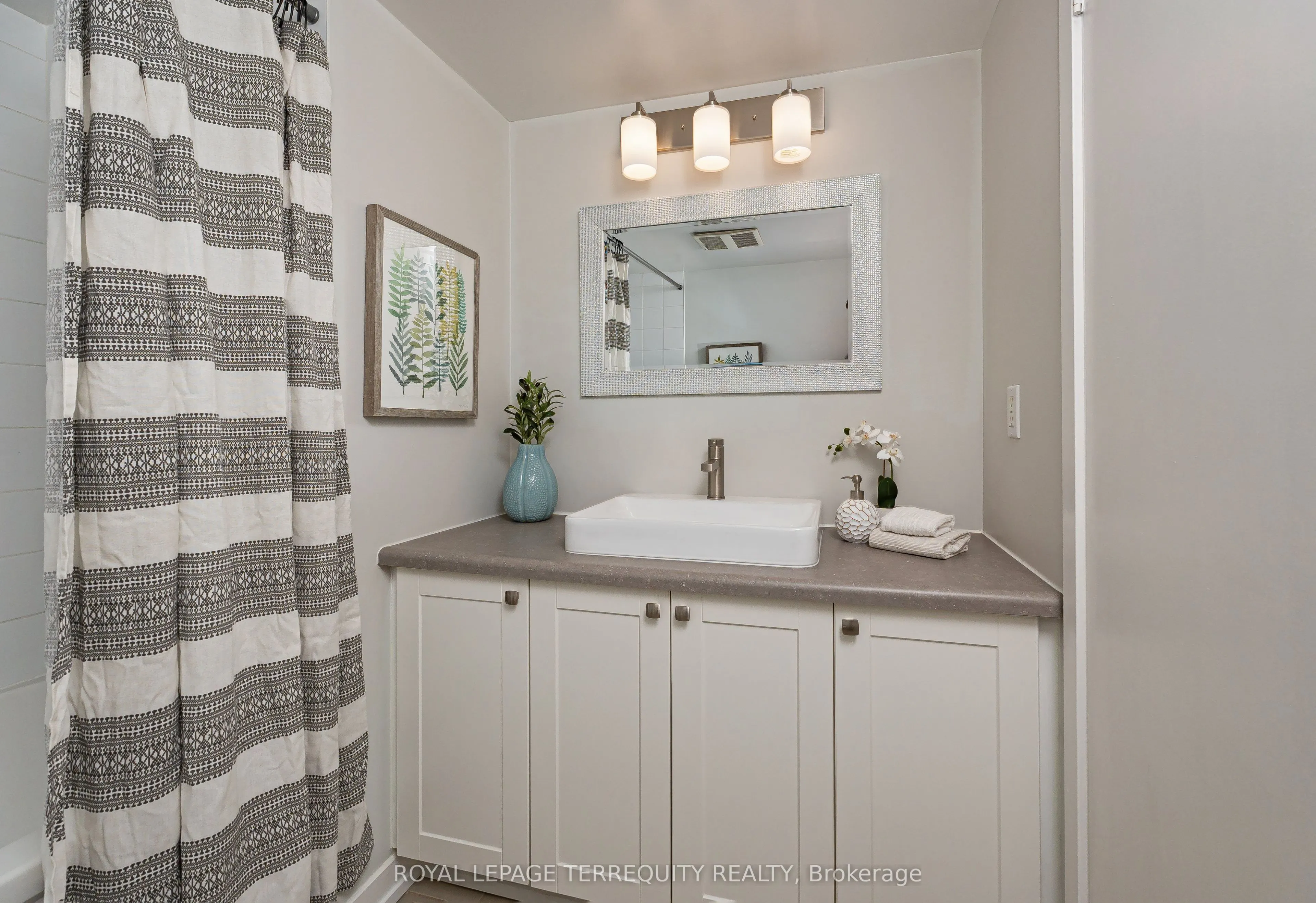 816 Lansdowne Avenue #320