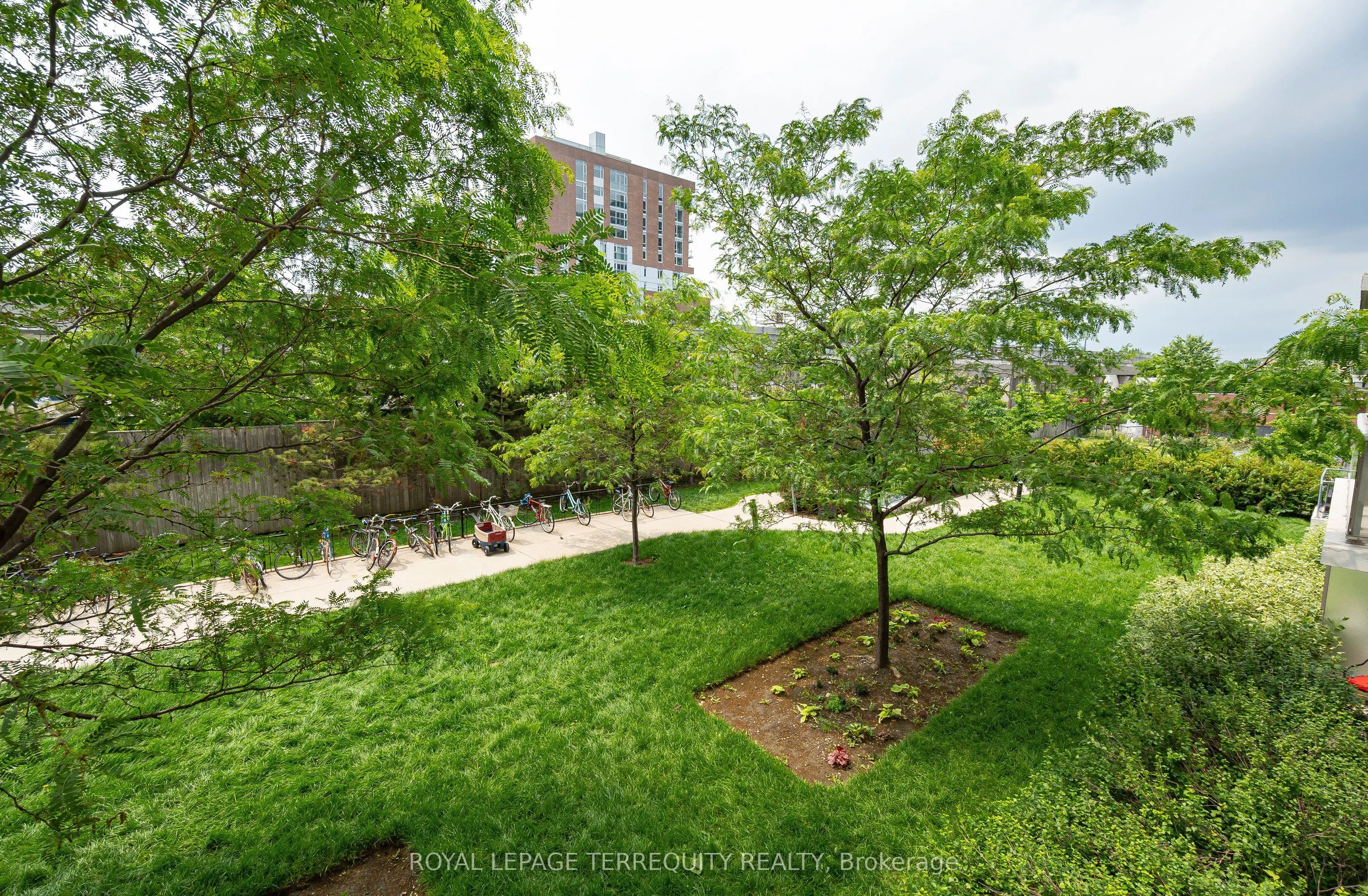 816 Lansdowne Avenue #320