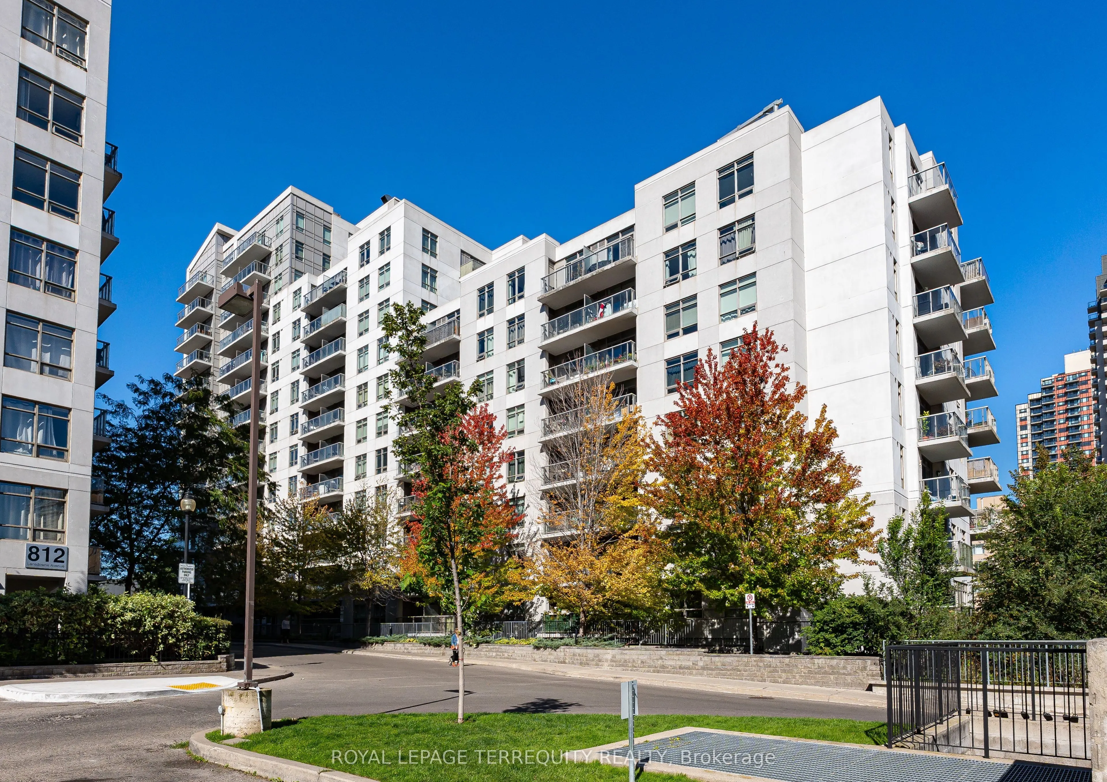 816 Lansdowne Avenue #320
