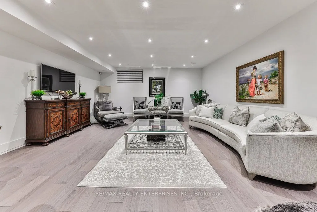 7B Iroquois Avenue