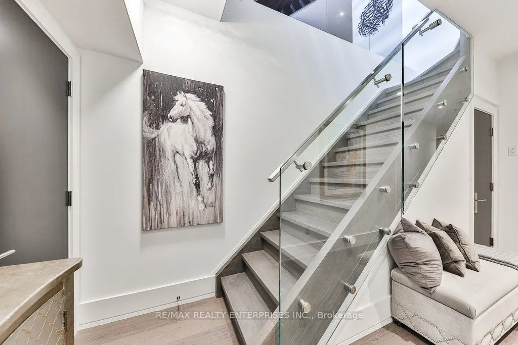 7B Iroquois Avenue