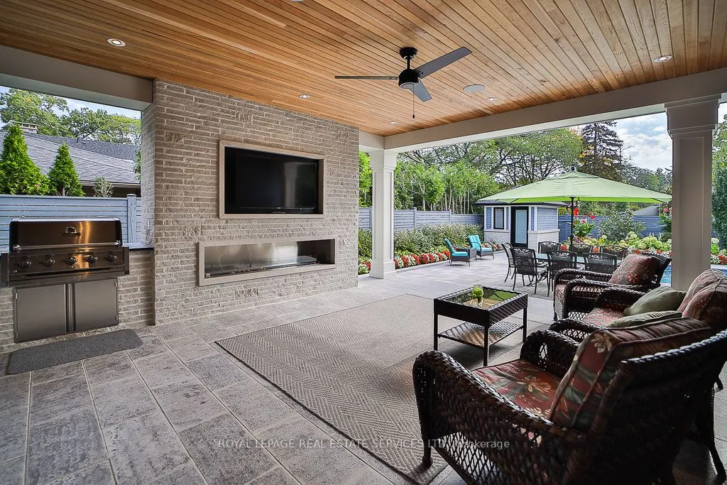 1301 Twin Oaks Dell