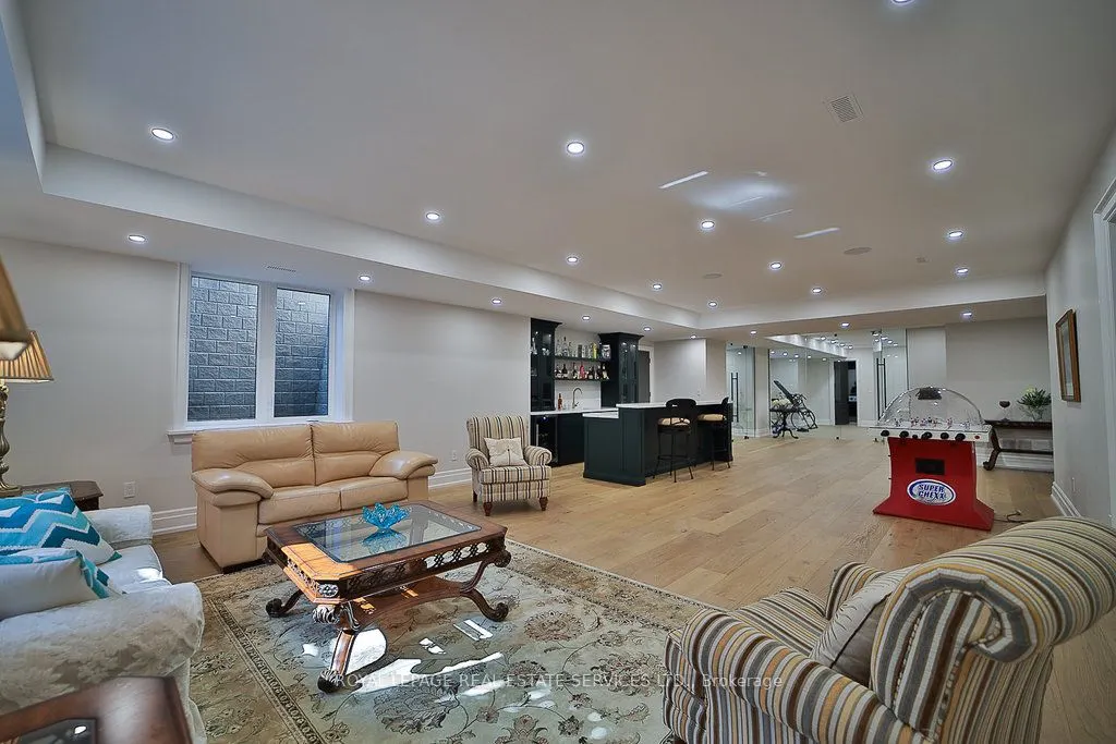 1301 Twin Oaks Dell