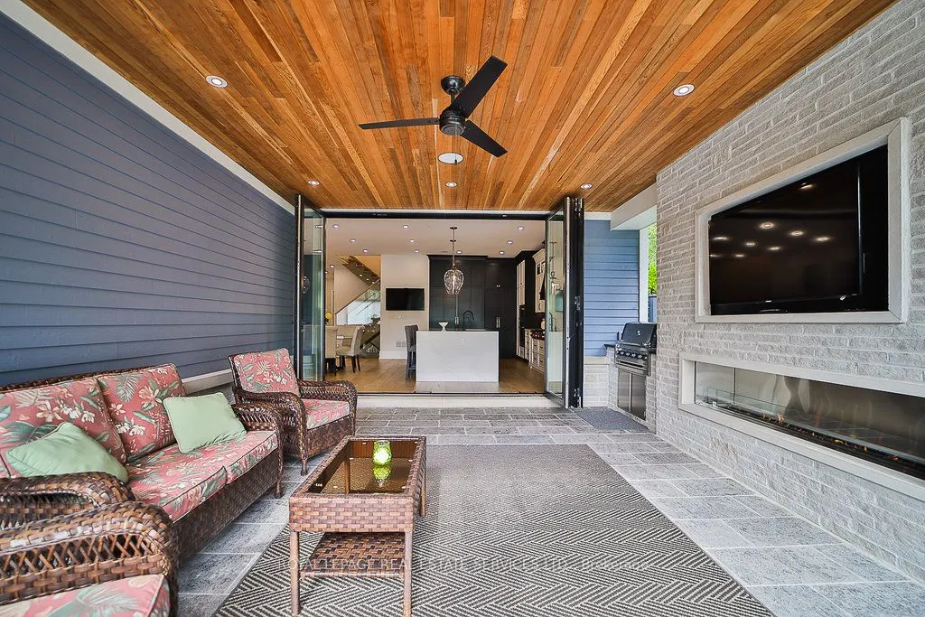 1301 Twin Oaks Dell