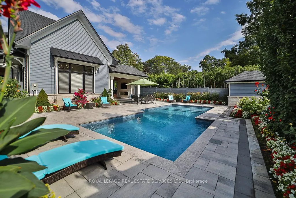 1301 Twin Oaks Dell