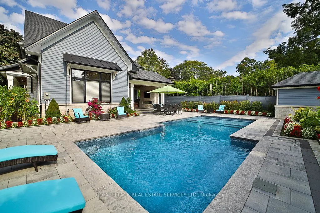 1301 Twin Oaks Dell