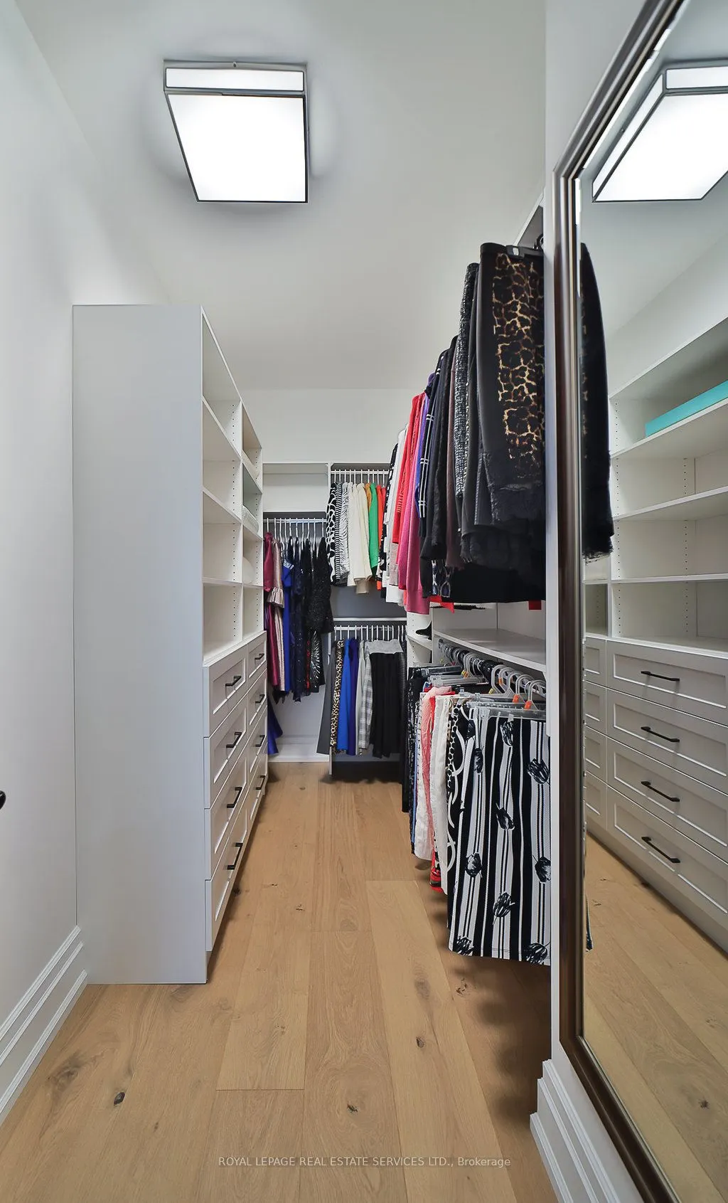 1301 Twin Oaks Dell