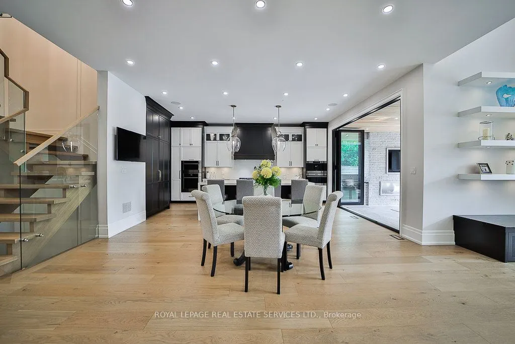 1301 Twin Oaks Dell
