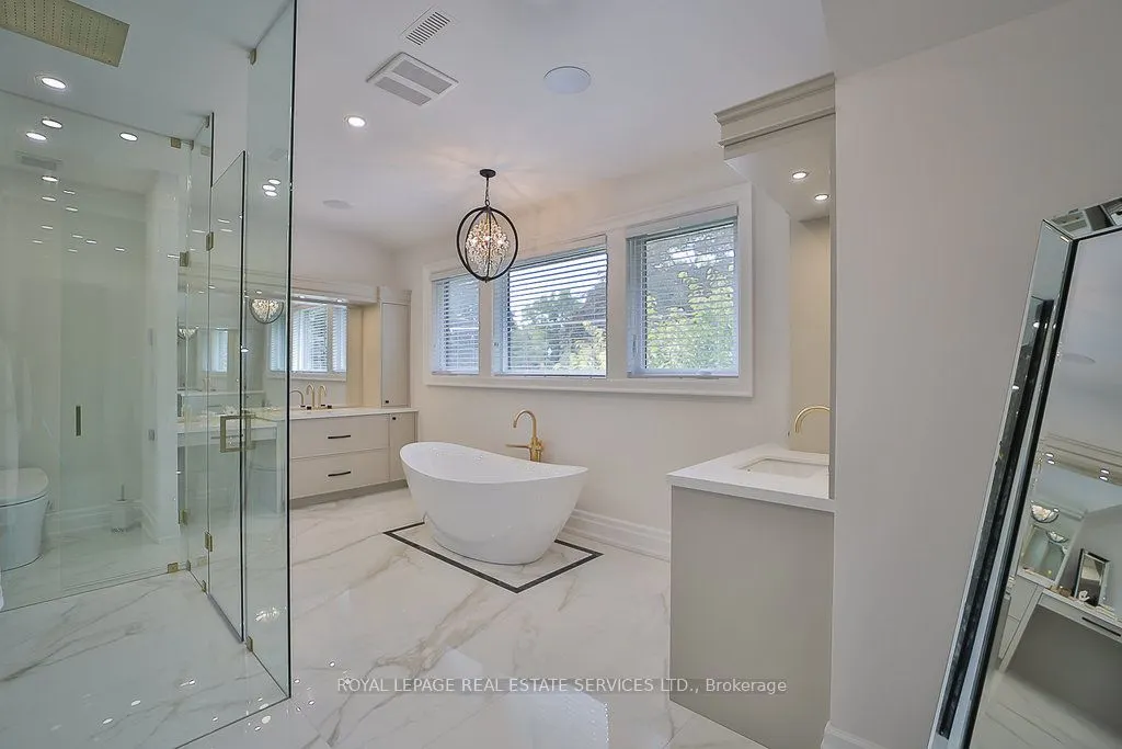 1301 Twin Oaks Dell