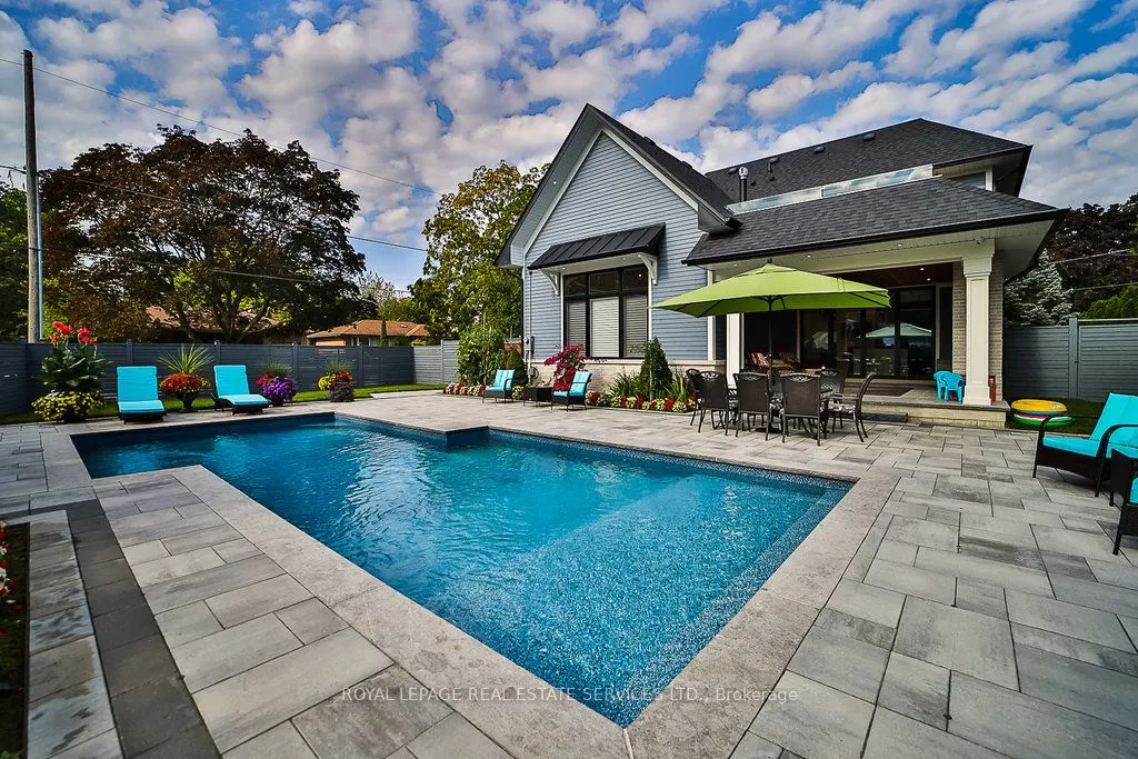 1301 Twin Oaks Dell