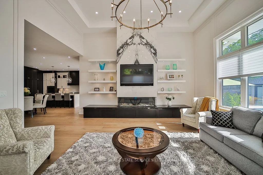 1301 Twin Oaks Dell