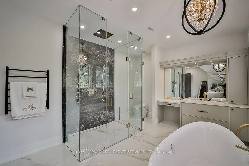 1301 Twin Oaks Dell