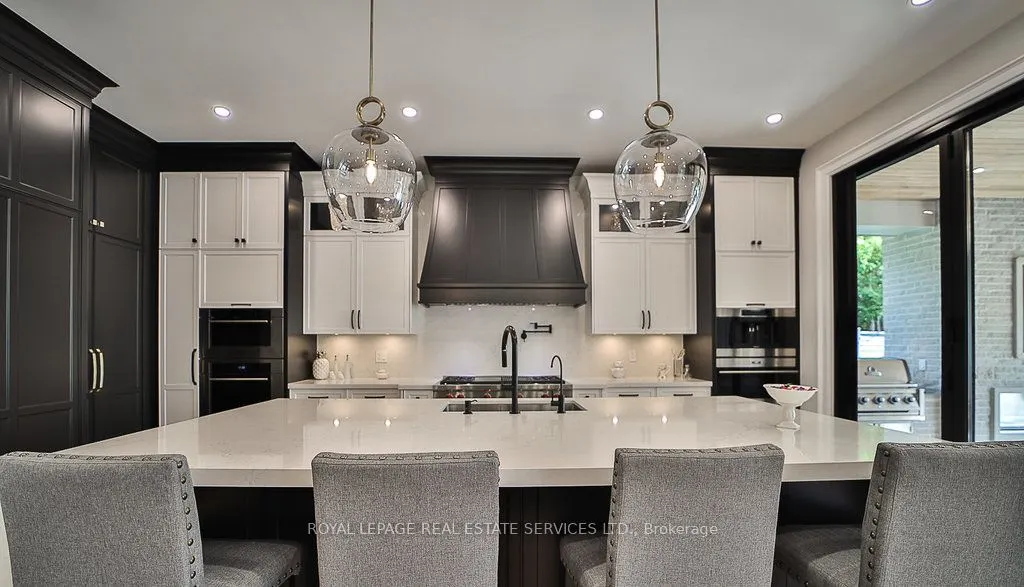 1301 Twin Oaks Dell